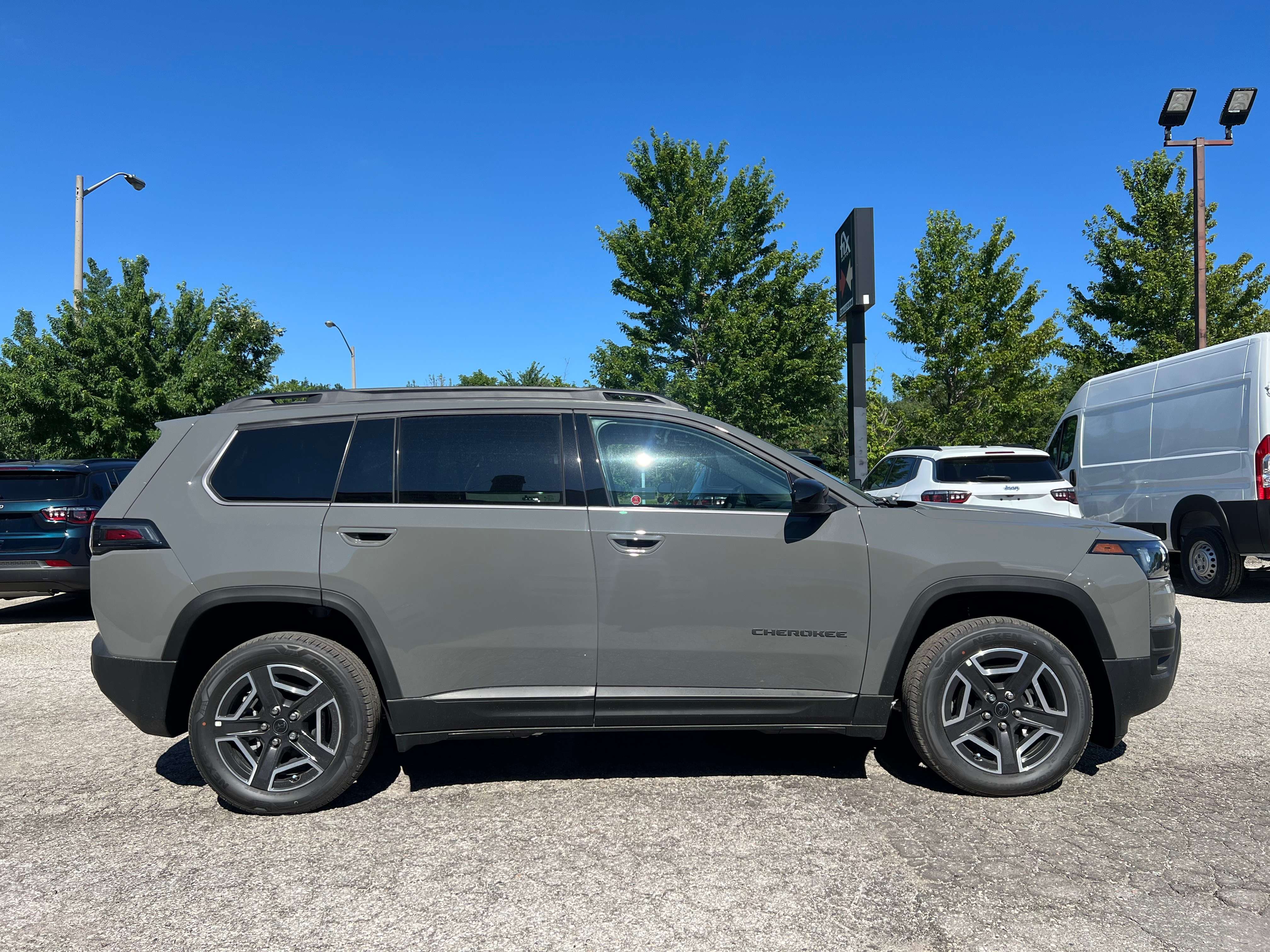 2026 Jeep Cherokee Laredo 4x4 w/Spare Tire — снимка 1