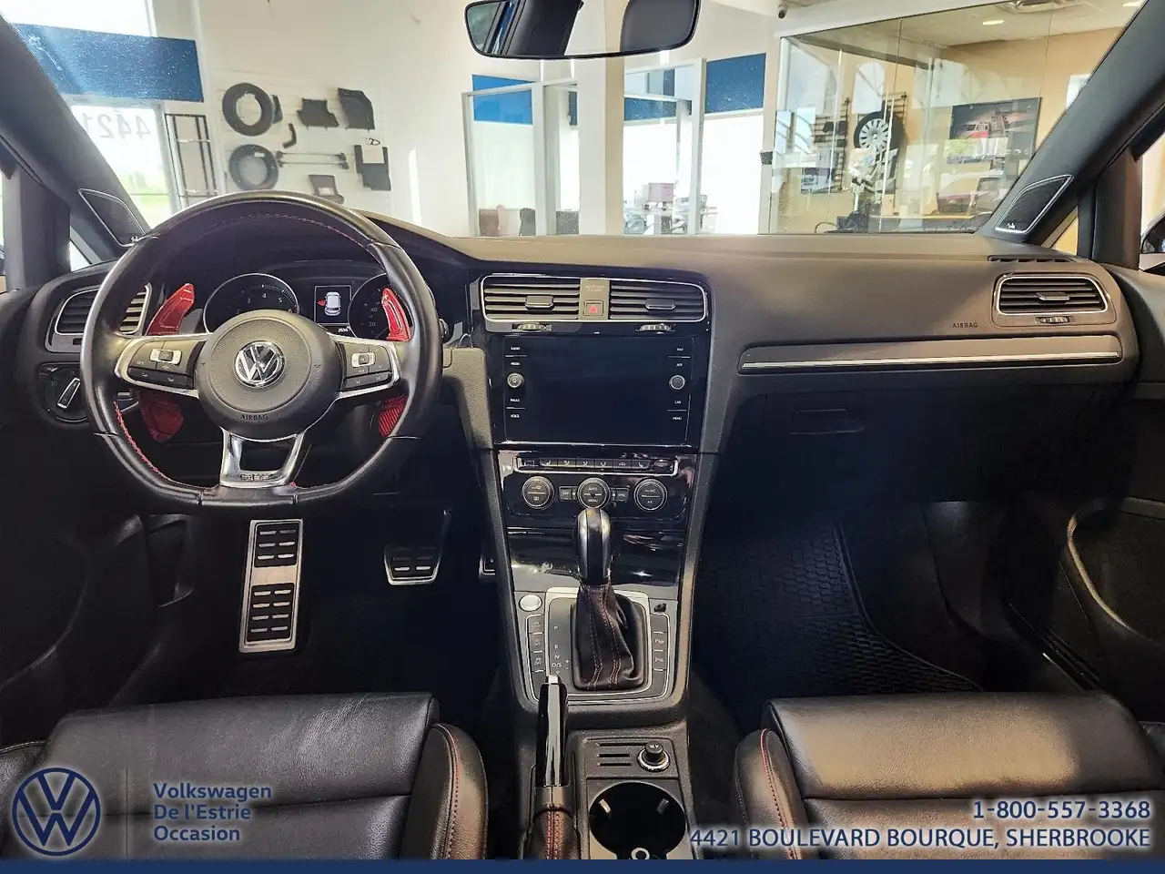 Volkswagen Golf GTI снимка Volkswagen Golf GTI