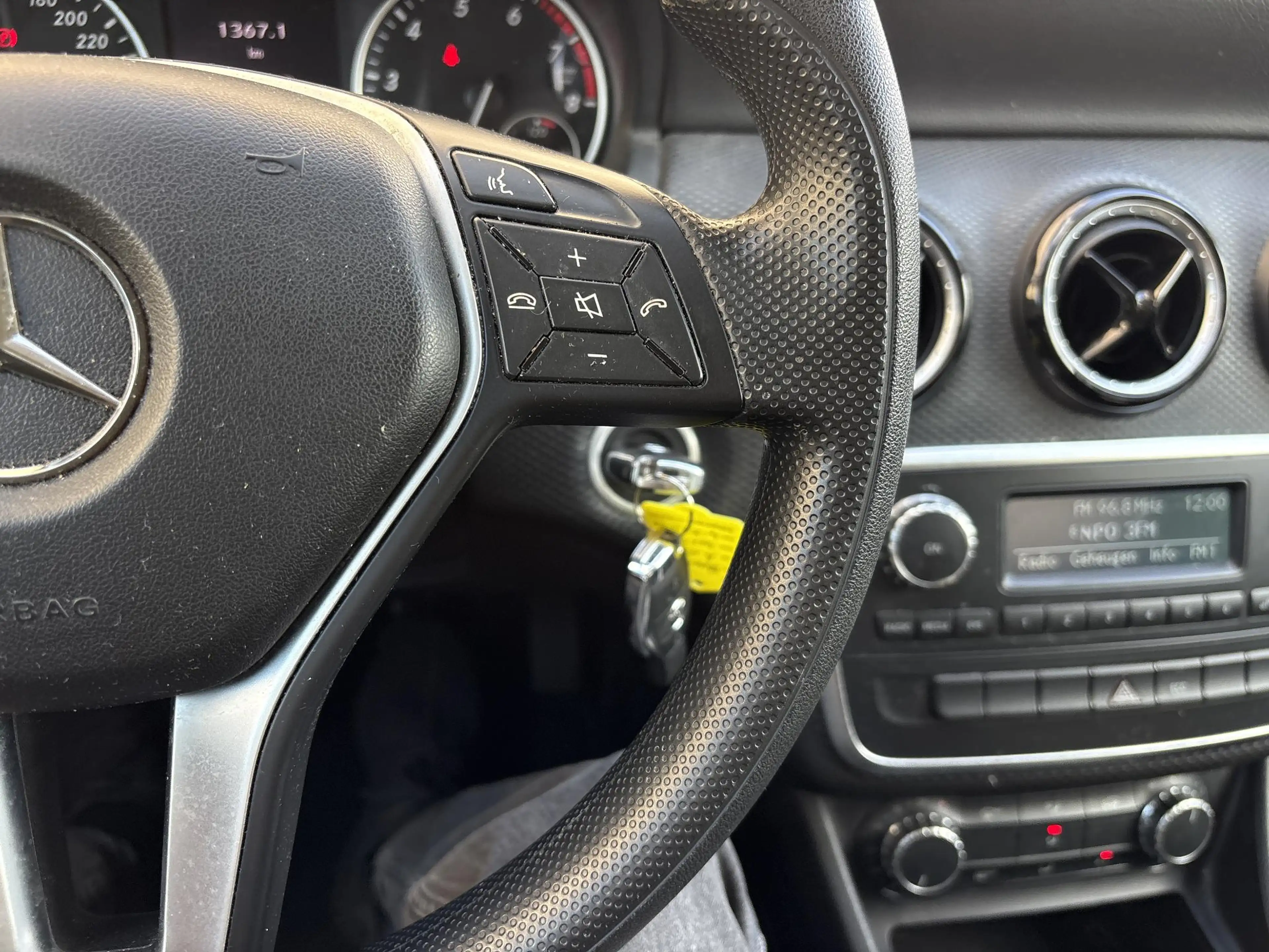 Mercedes-Benz A 180 | Climate | — photo 11