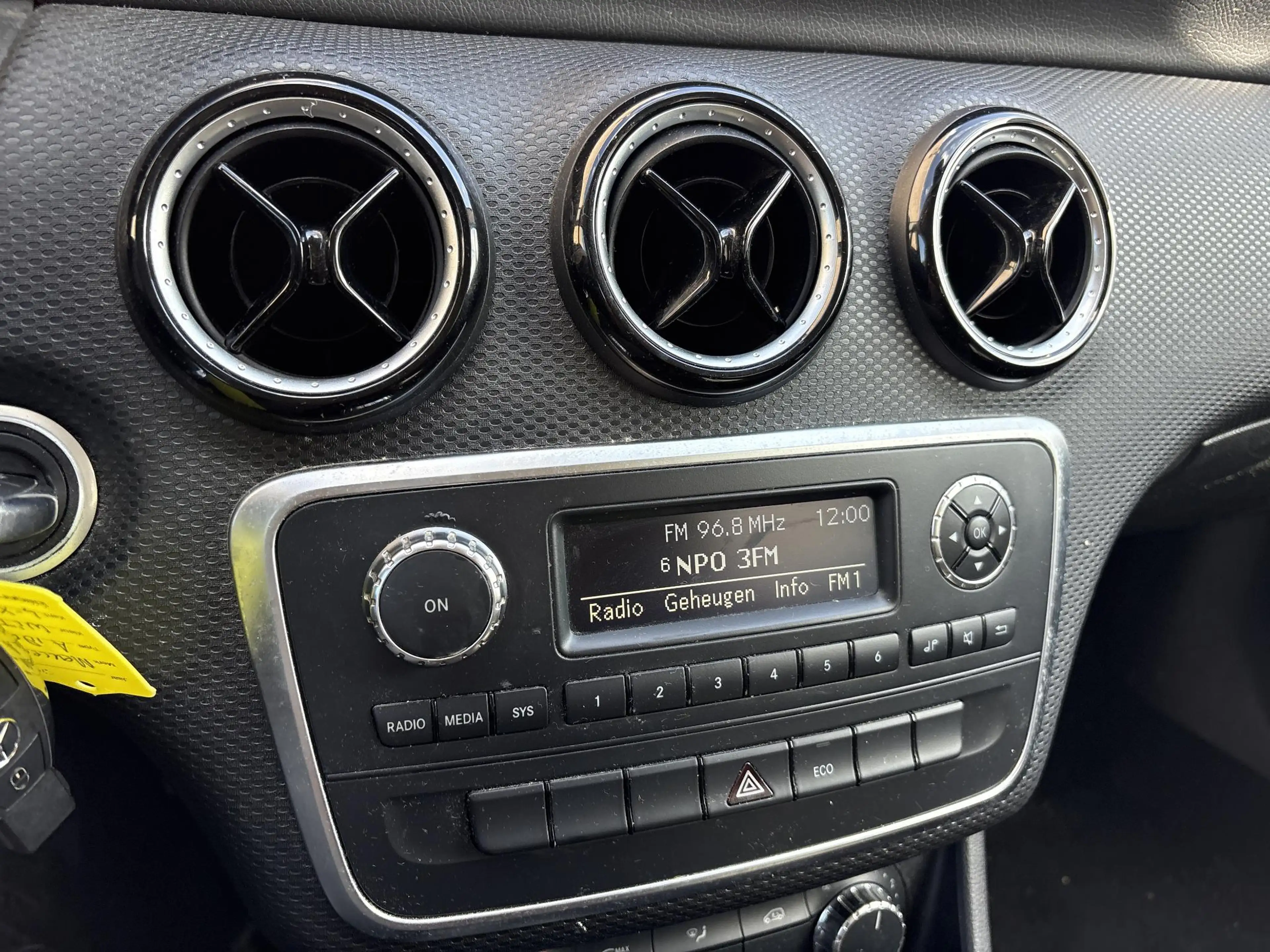 Mercedes-Benz A 180 | Climate | — photo 12