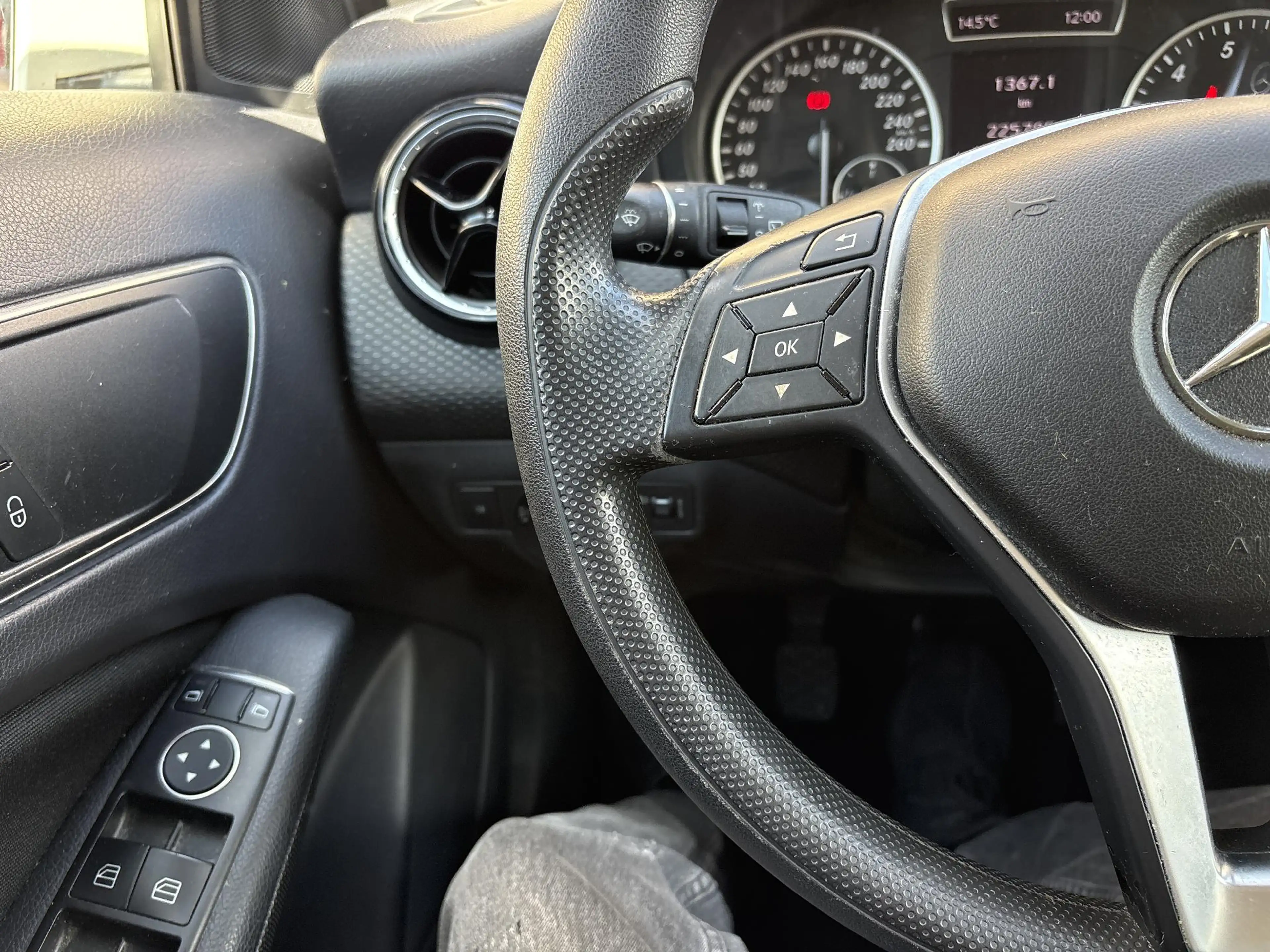 Mercedes-Benz A 180 | Climate | — photo 10