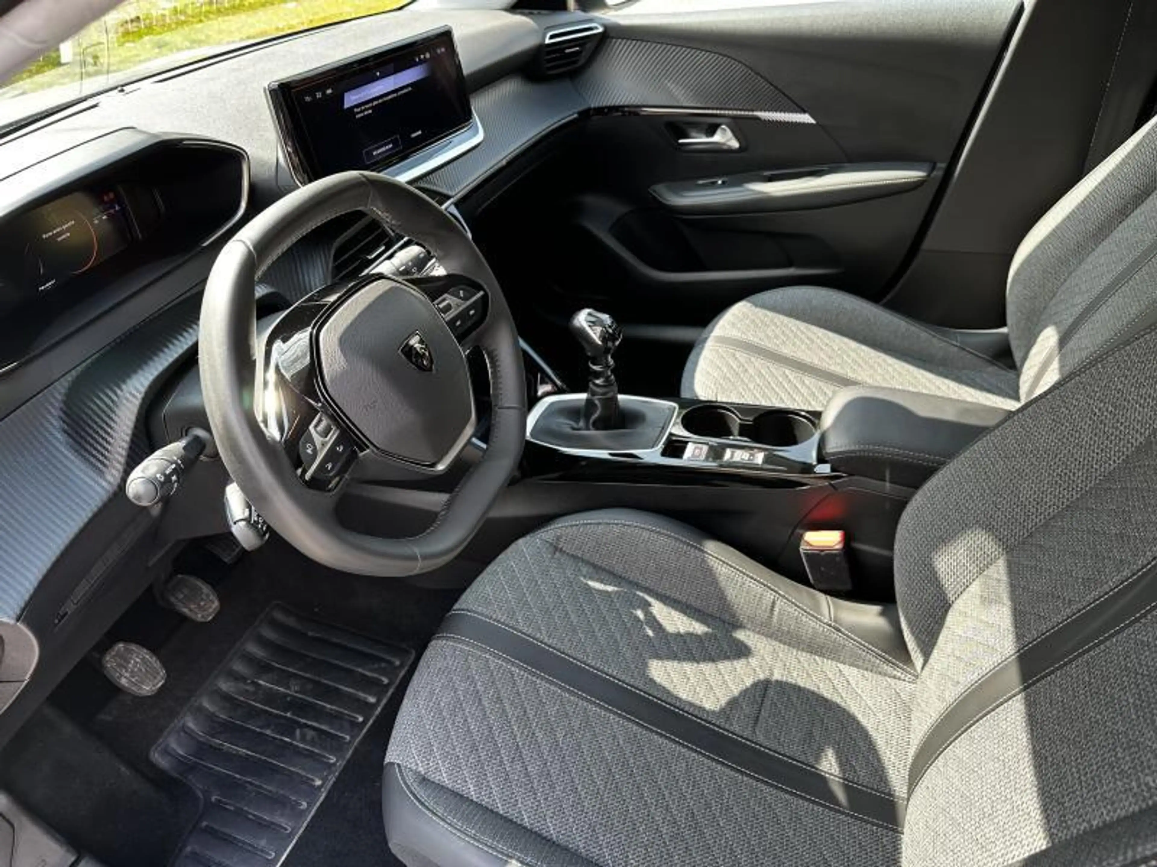 Peugeot 208 Allure — photo 8