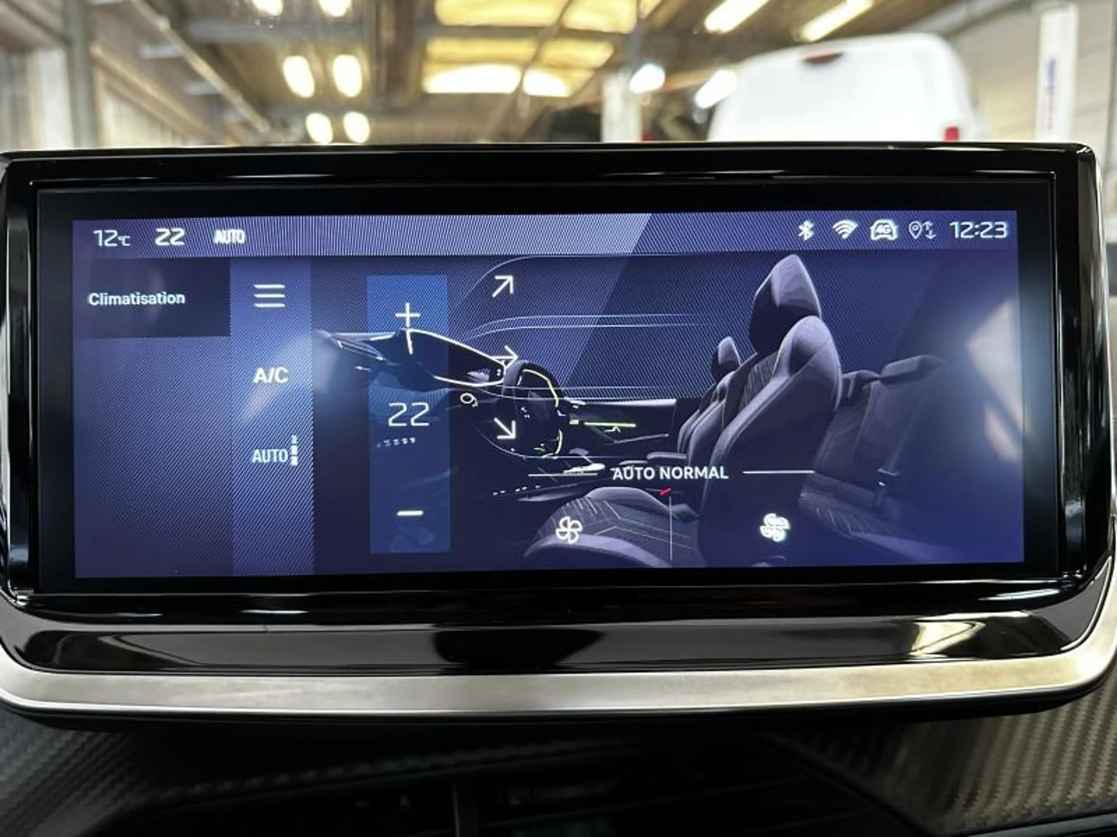 Peugeot 208 Allure — photo 15
