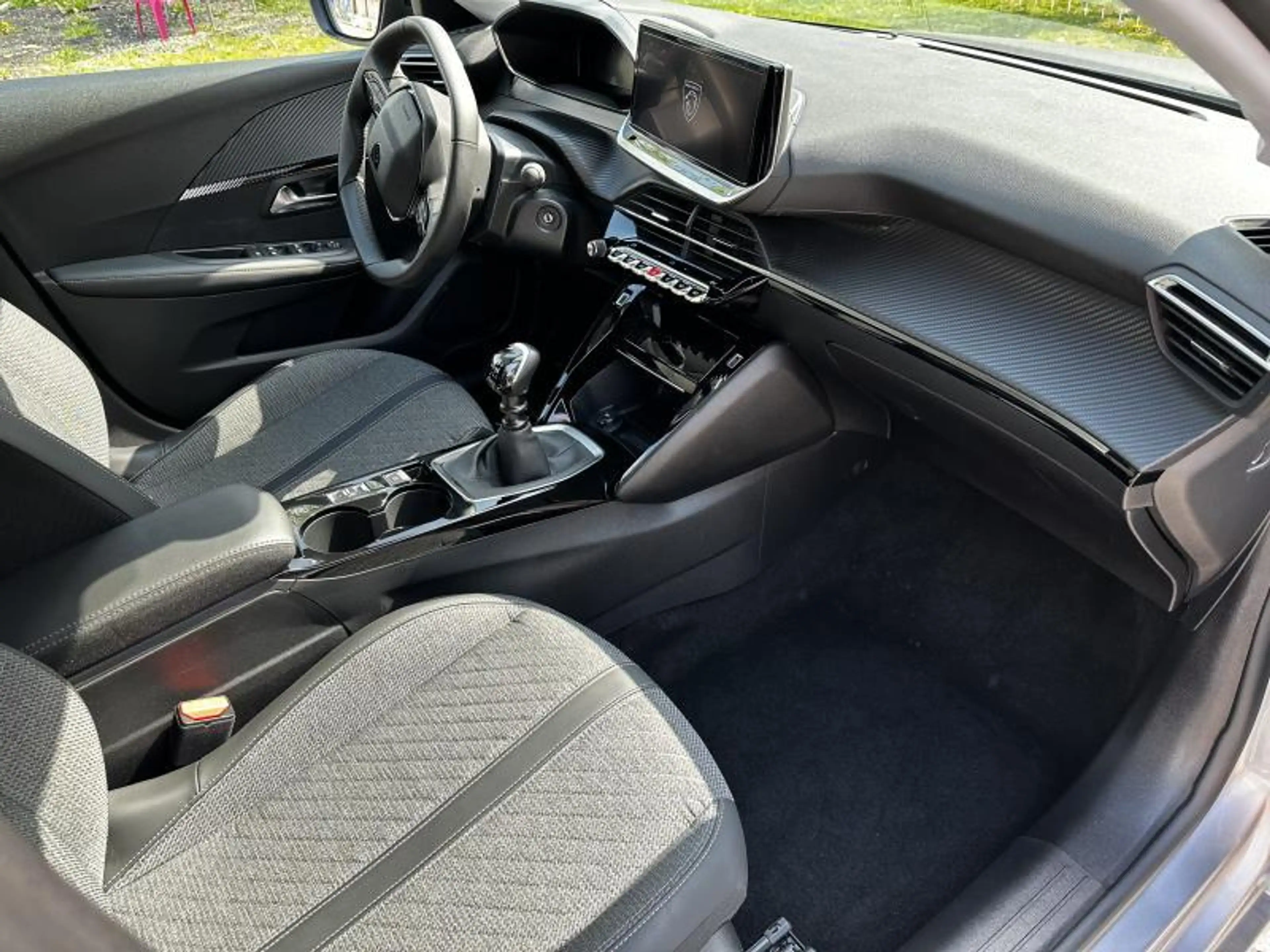 Peugeot 208 Allure — photo 2