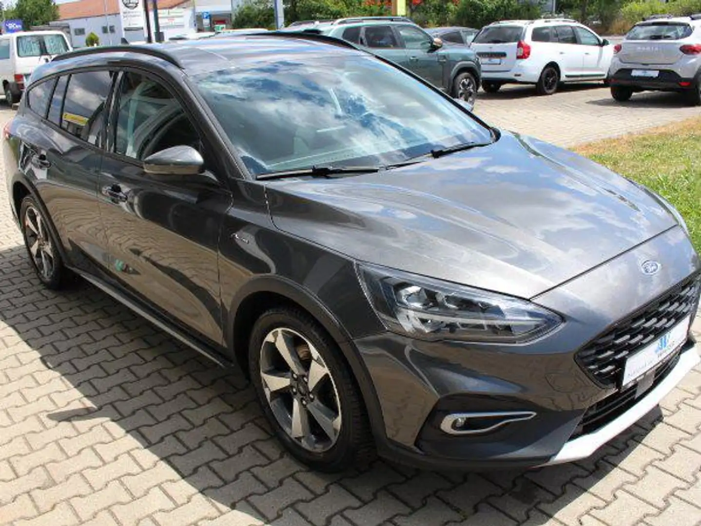 Ford Focus Turnier 1.5 EcoBoost Start-Stopp-System ACTIVE Grau - 1