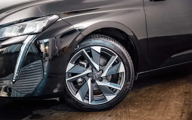Peugeot 308 view 5
