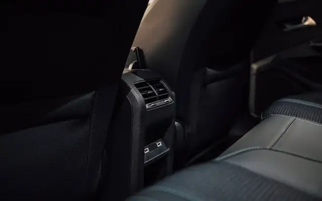 Peugeot 308 view 8