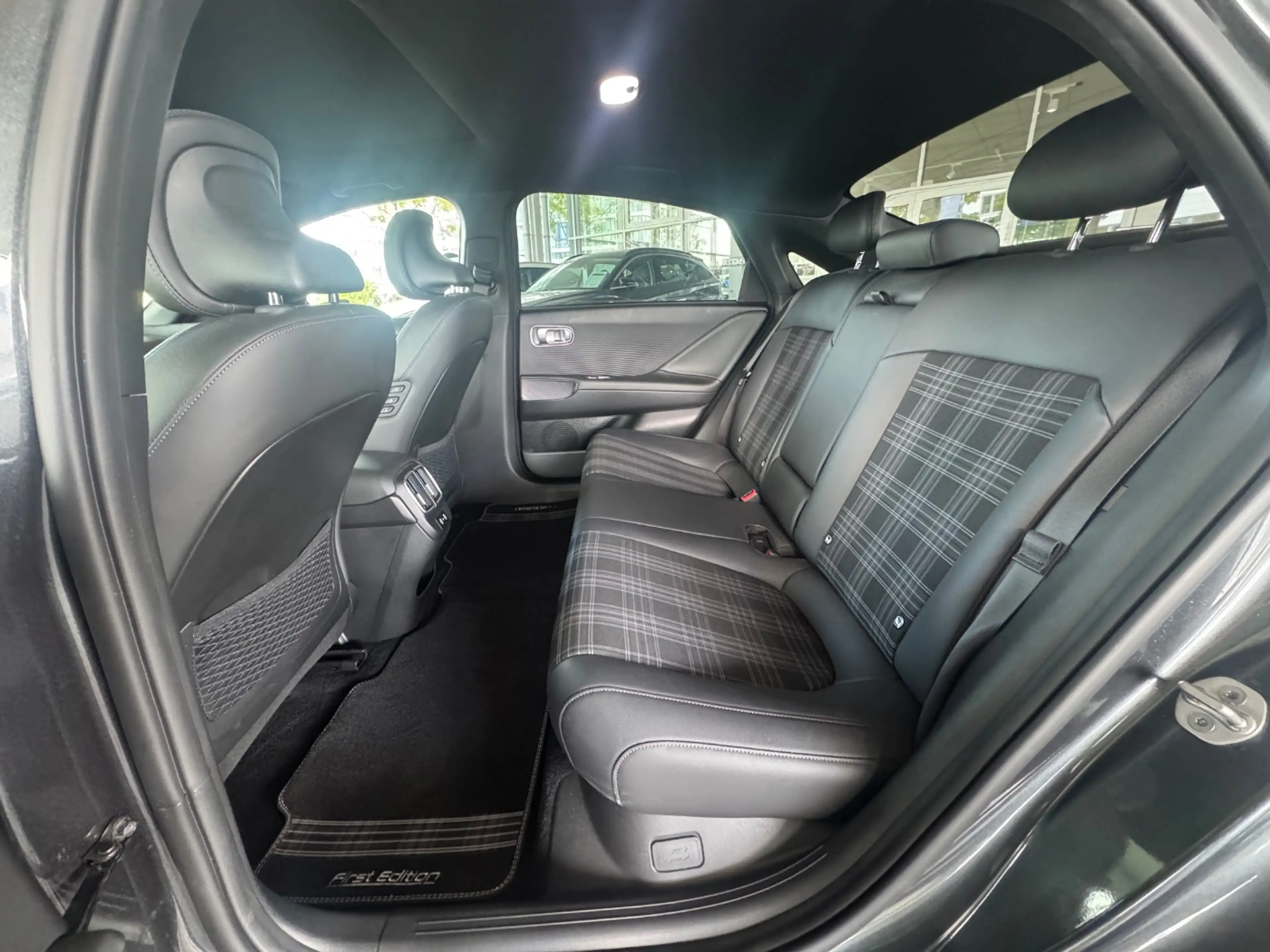 Hyundai IONIQ 6 Elektro 77 First Edition 2xKlima 360 ACC — photo 13