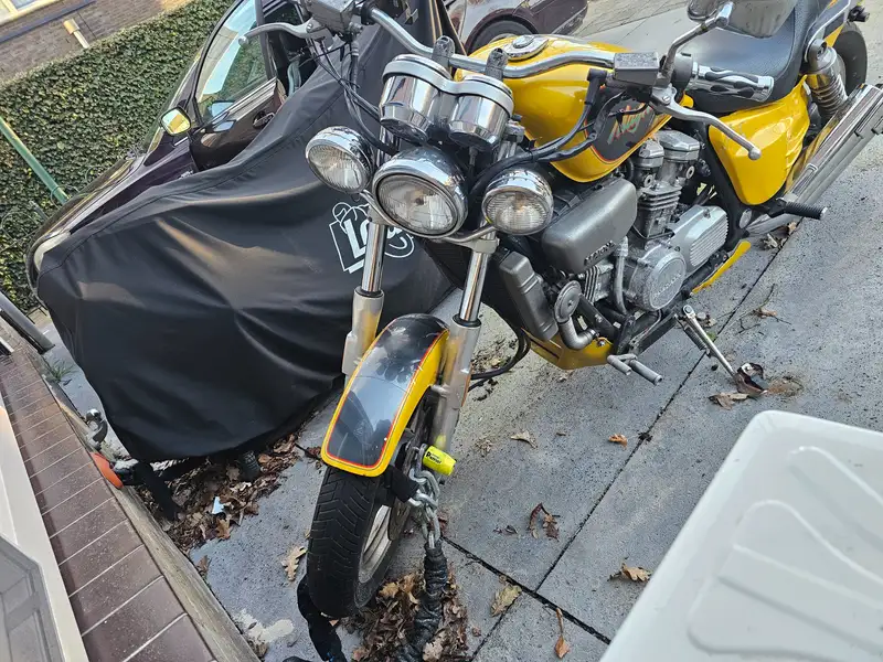 Honda VF 700 - foto 4