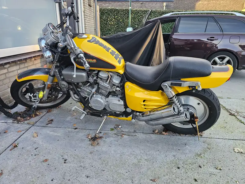 Honda VF 700 - foto 3