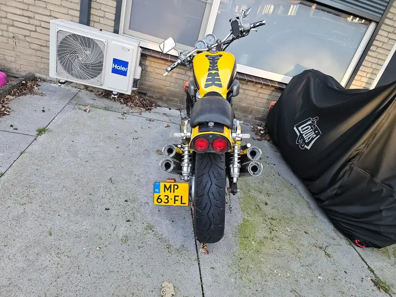 Honda VF 700 - foto 5