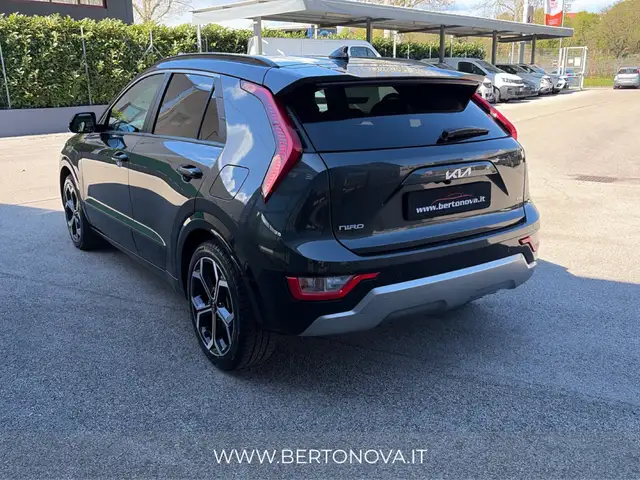 Kia Niro view 4