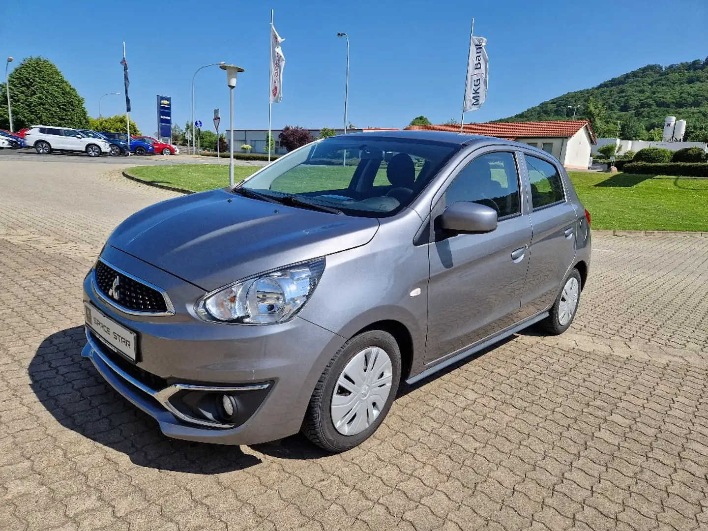 Mitsubishi Space Star Diamant Edition 1.0 MIVEC 5-Gang Grau - 1