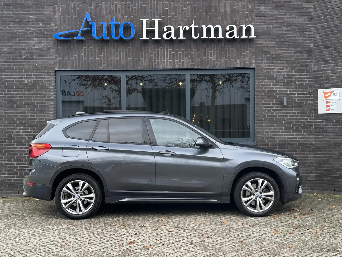 BMW X1 sDrive20i High Executive LEDER|PANO|HEAD-UP|MEMORY Gris - 2