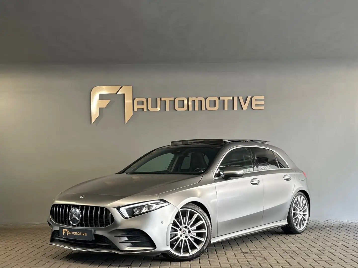 Mercedes-Benz A 220 AMG Pano|Keyl|Sfeer|Magno|NL Auto Grijs - 1