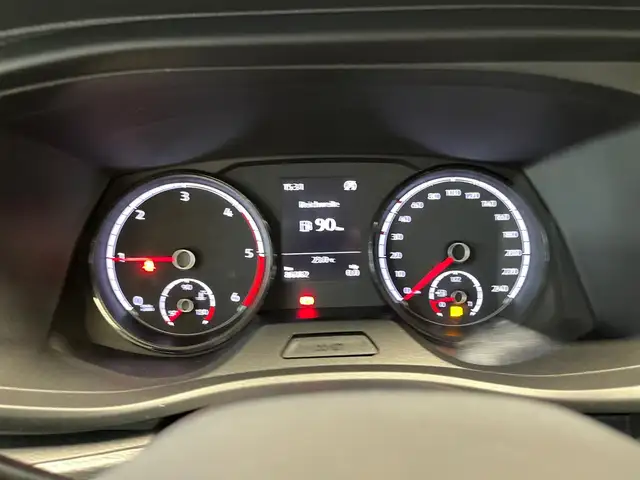 Volkswagen Multivan view 12