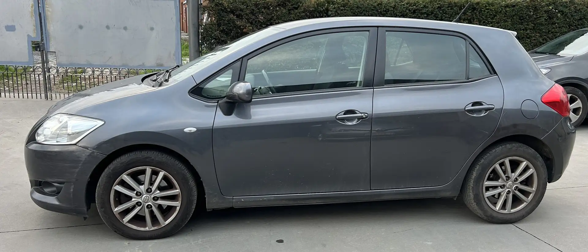 Toyota Auris Auris 2.0 D-4D Edge ,Marchand ou Export Grau - 2