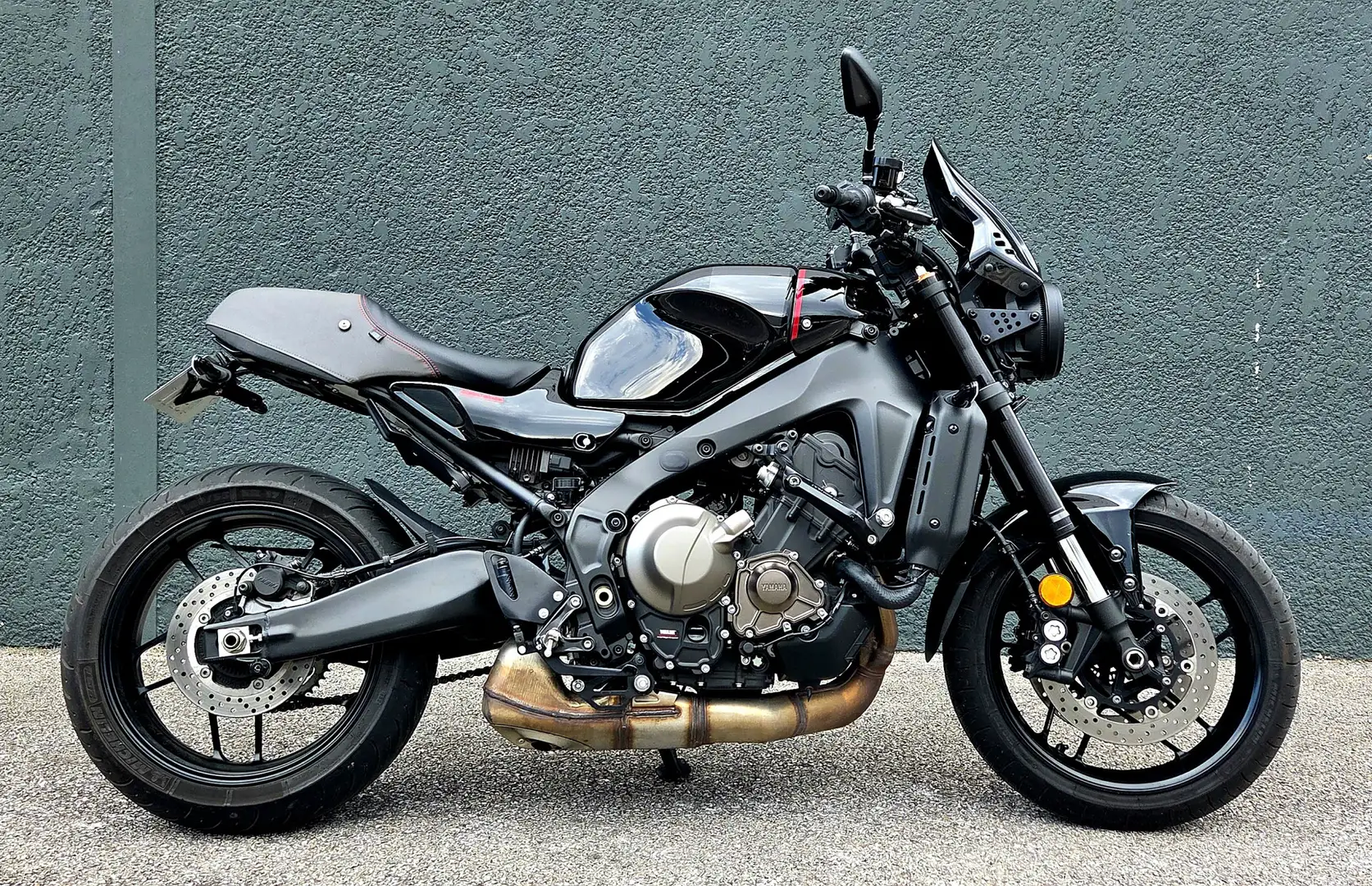 Yamaha XSR 900 Noir - 1