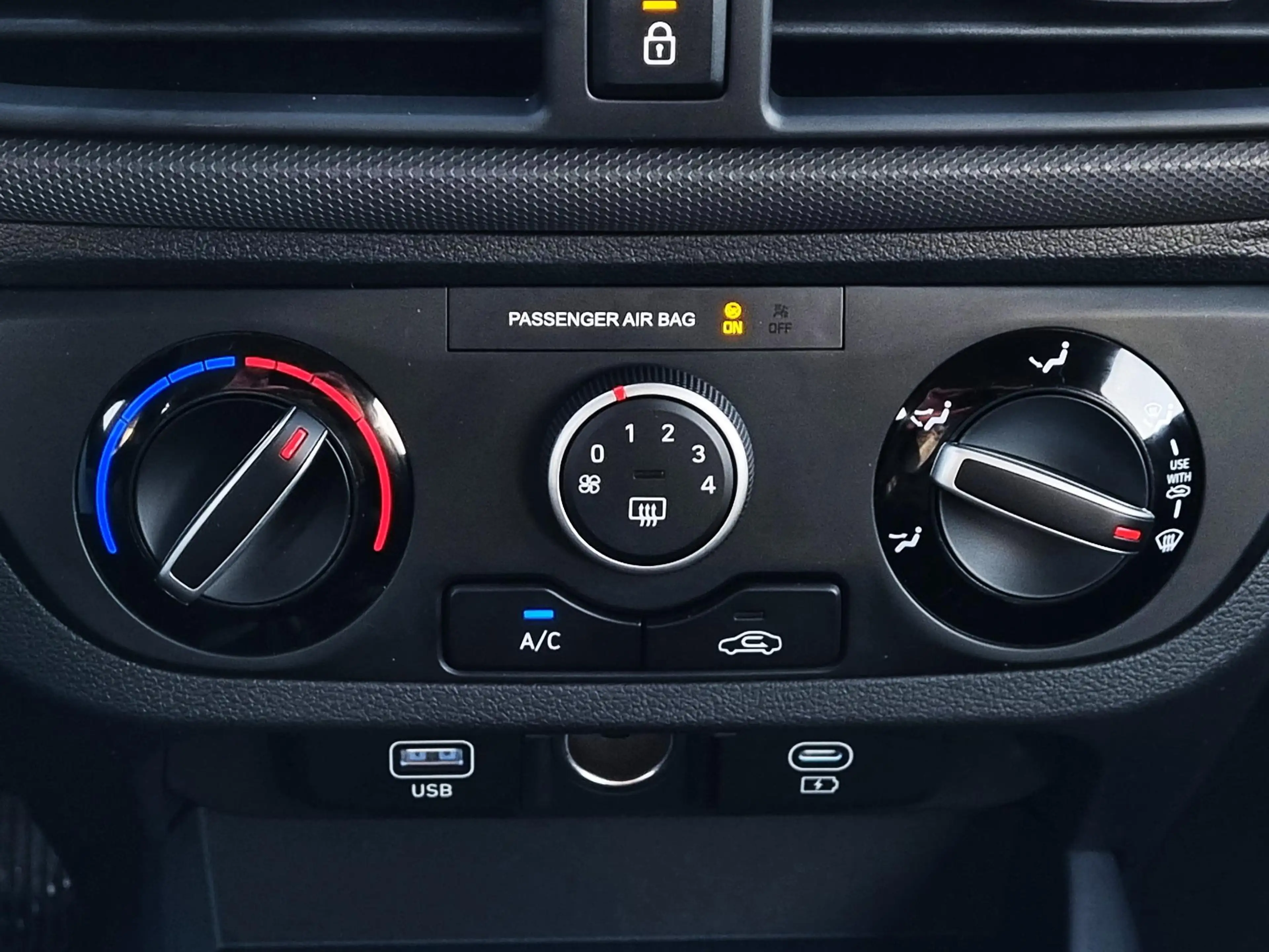 Hyundai i10 1.0 Comfort Apple Carplay/Android Auto / audio-nav — photo 12