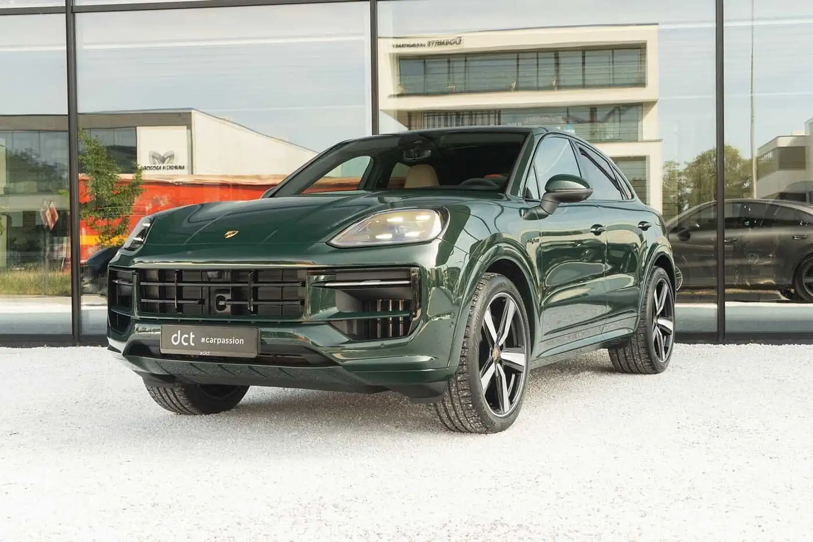 Porsche Cayenne Hybr Coupe SportDesign Black GoodWoodGreen 22' Green - 1