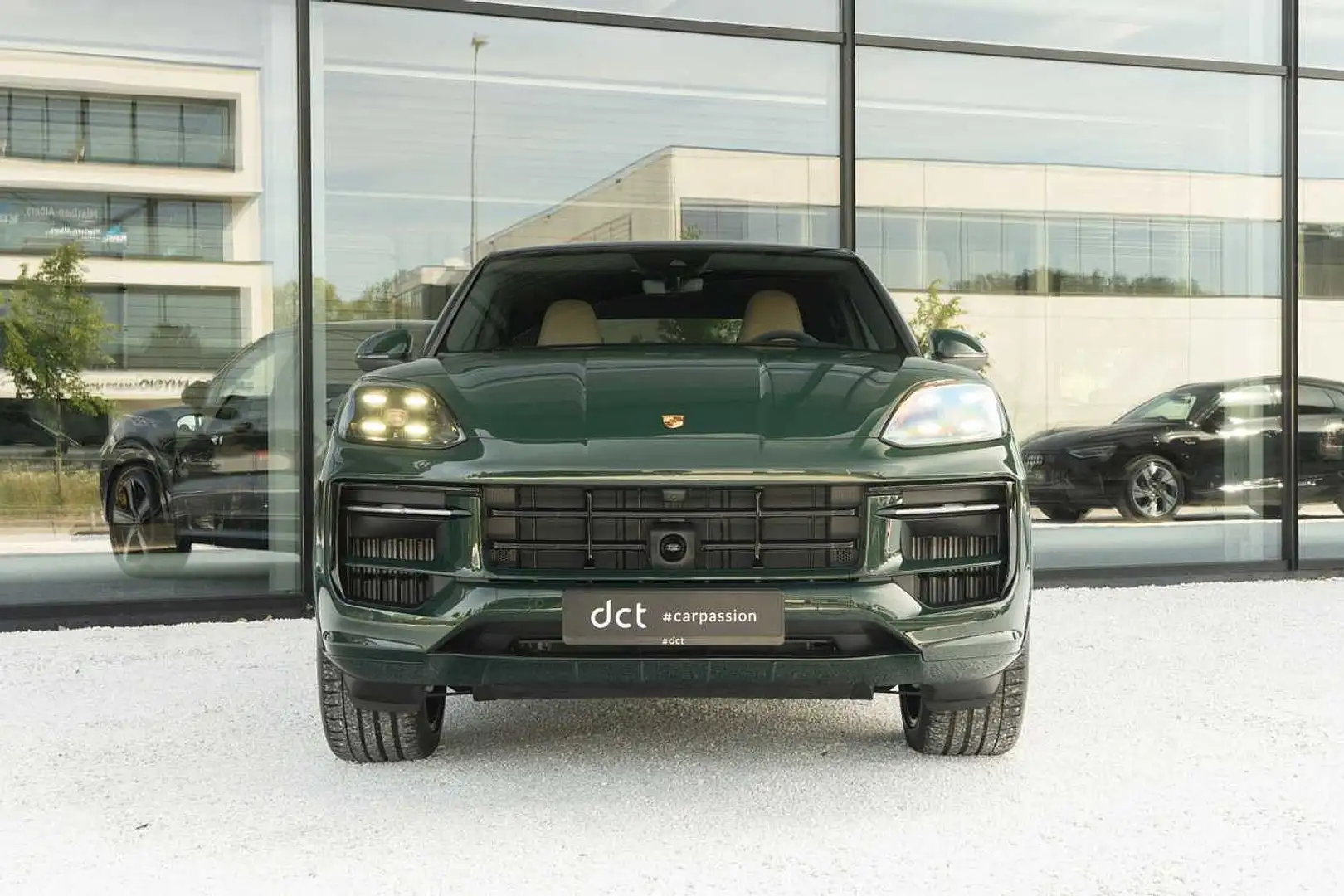 Porsche Cayenne Hybr Coupe SportDesign Black GoodWoodGreen 22' Green - 2