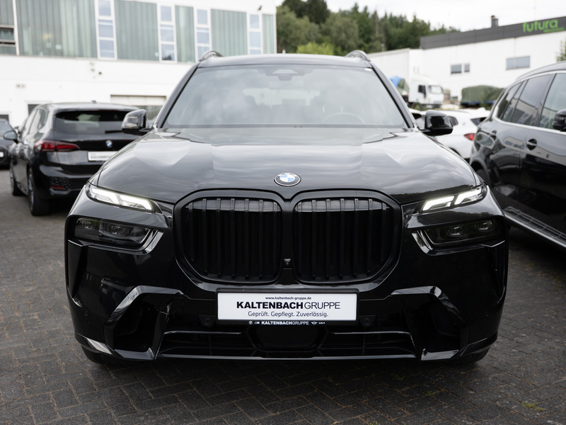 BMW X7 xDrive 40d FACEL. PANO AHK HUD 360° LED — photo 3