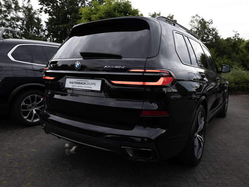 BMW X7 xDrive 40d FACEL. PANO AHK HUD 360° LED — photo 6