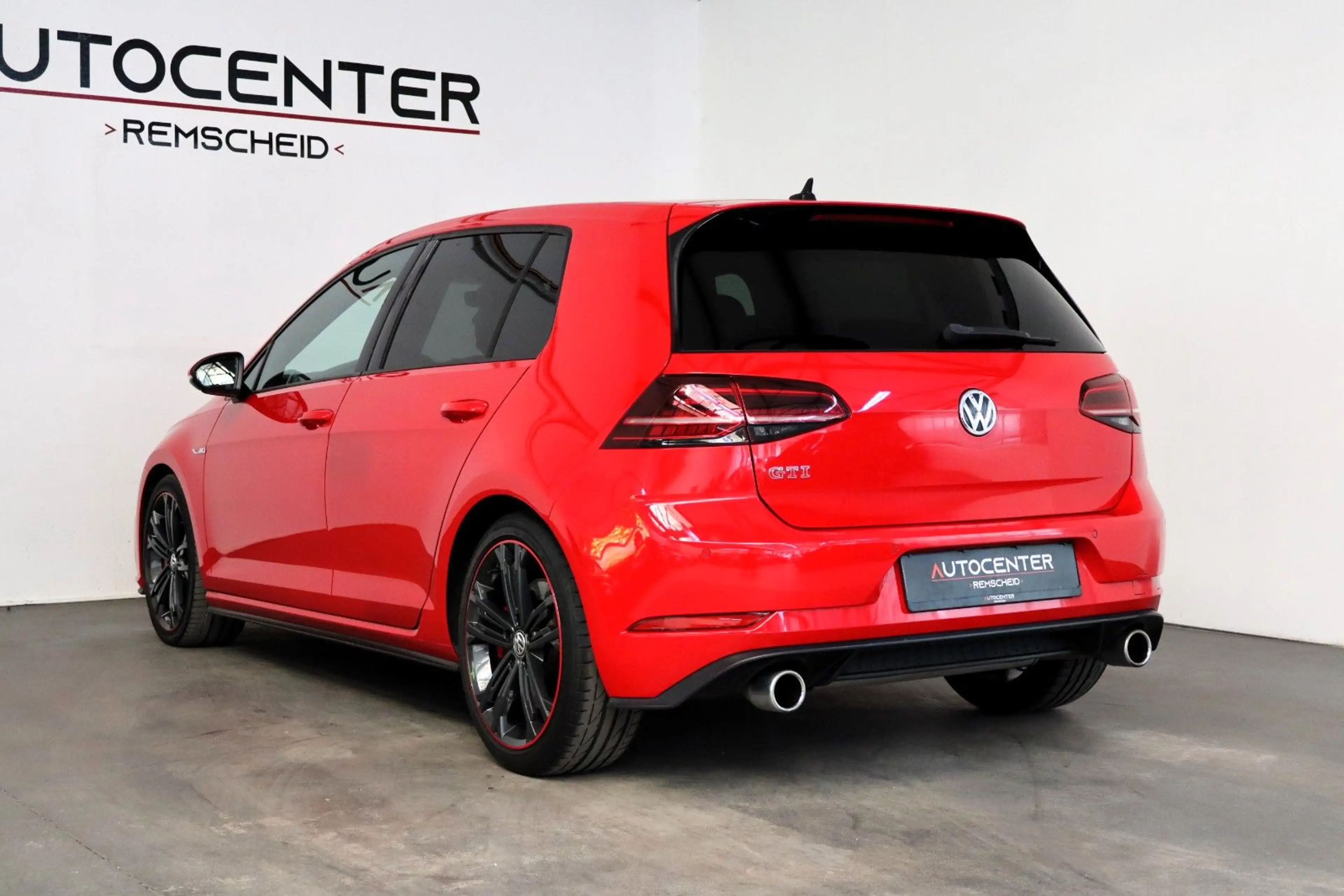Volkswagen Golf VII GTI 2,0 TSI DSG Performance Virtual ACC — photo 4