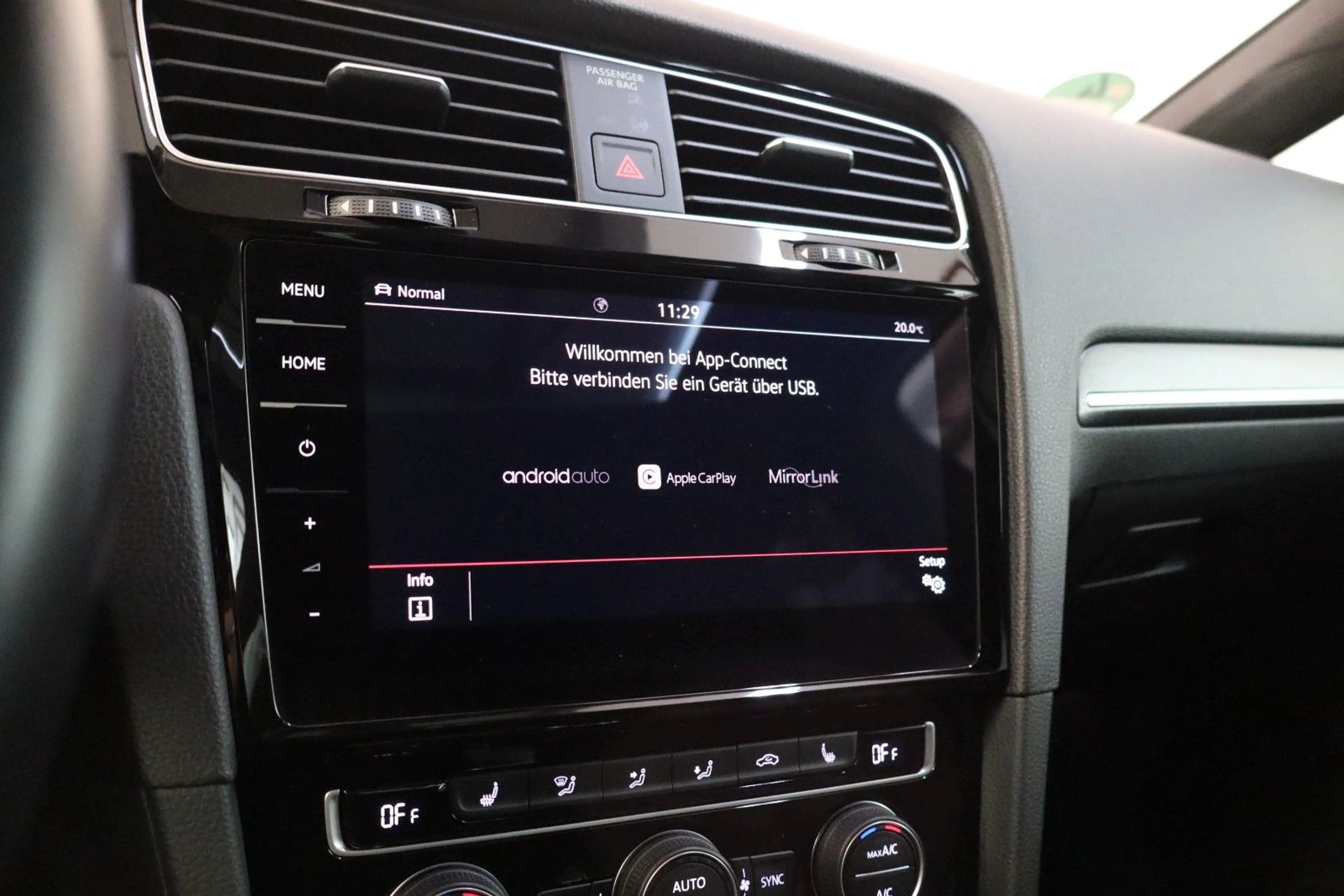 Volkswagen Golf VII GTI 2,0 TSI DSG Performance Virtual ACC — photo 11
