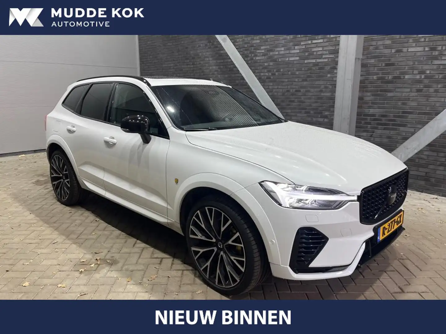 Volvo XC60 T6 Plug-in hybrid R-Design | 22 Inch | Panoramadak Wit - 1