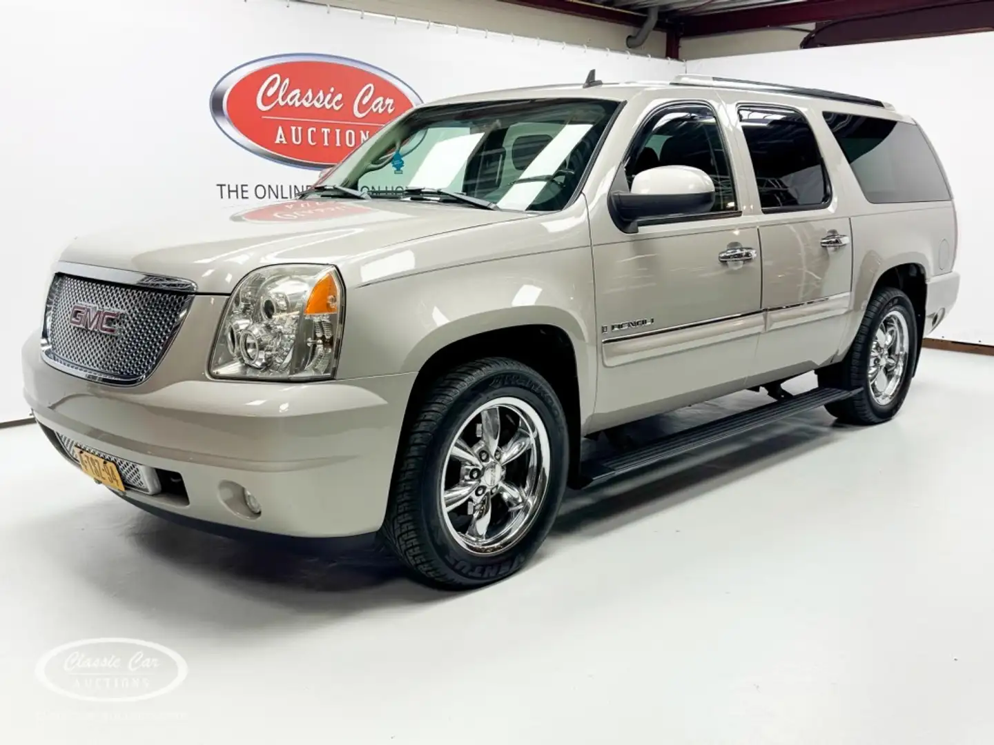 GMC Yukon Denali Grau - 1