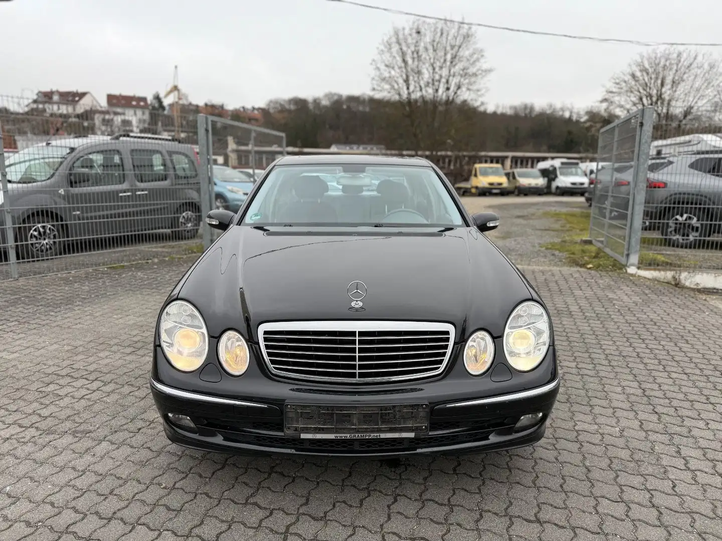 Mercedes-Benz E 220 E220 CDI Lim. Avantgarde AHK T-Leder Xenon Tüv Schwarz - 2