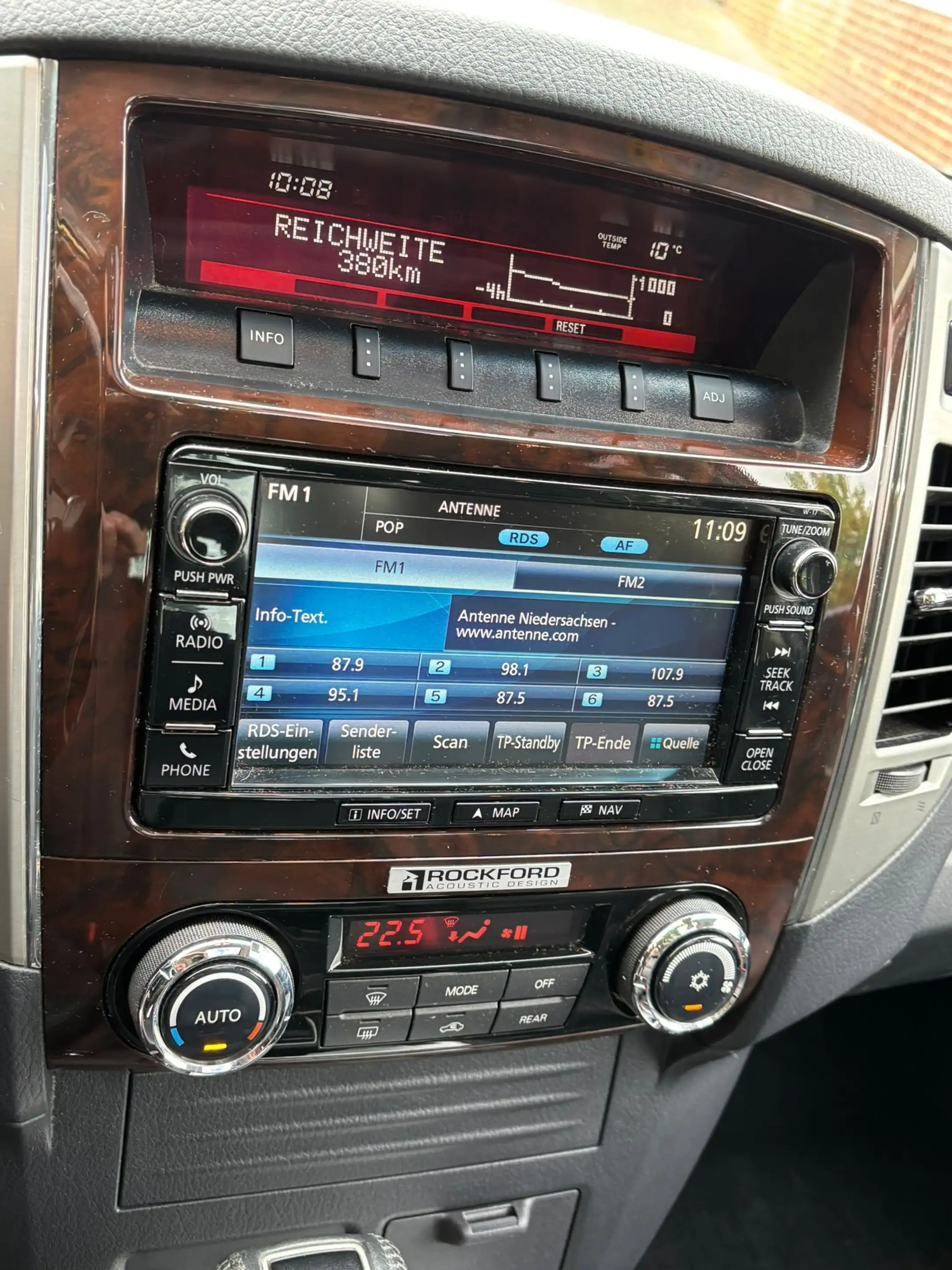 Mitsubishi Pajero Pajero 3.2 DI Automatik Top konserviert! — photo 15
