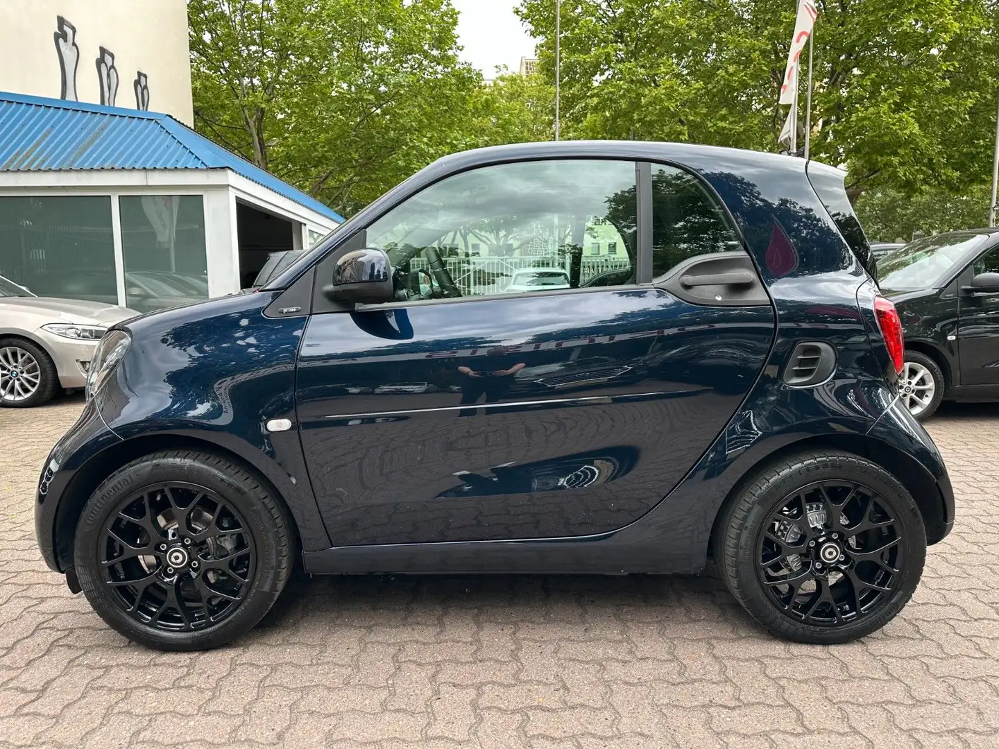 smart forTwo fortwo 66kW DCT prime SPORT*PANO*NAV*SHZ*PTS*KAM Blau - 2