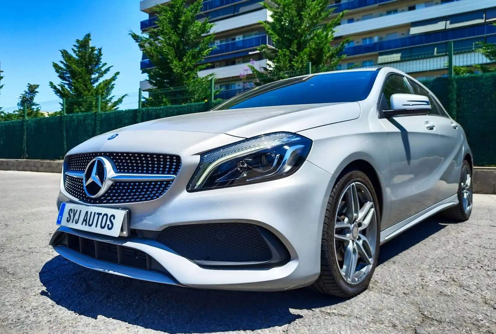 Mercedes-Benz A 200 200d AMG LINE. 136cv Plateado - 1