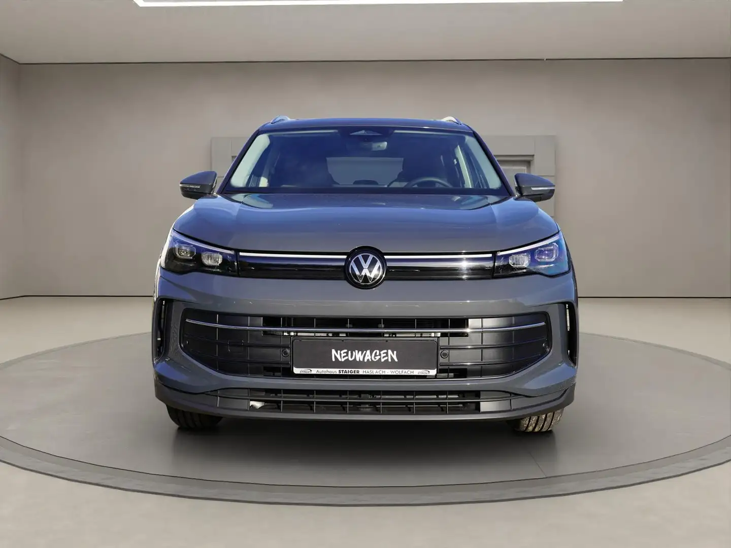 Volkswagen Tiguan 1.5 eTSI DSG Life+Pano+Anhängerkupplung Gris - 2