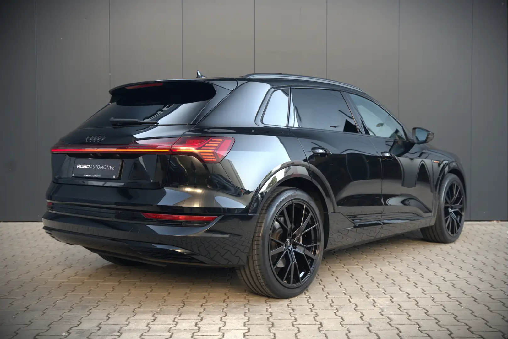Audi e-tron 50 quattro S edition 71 kWh | S Line | Black Editi Zwart - 2