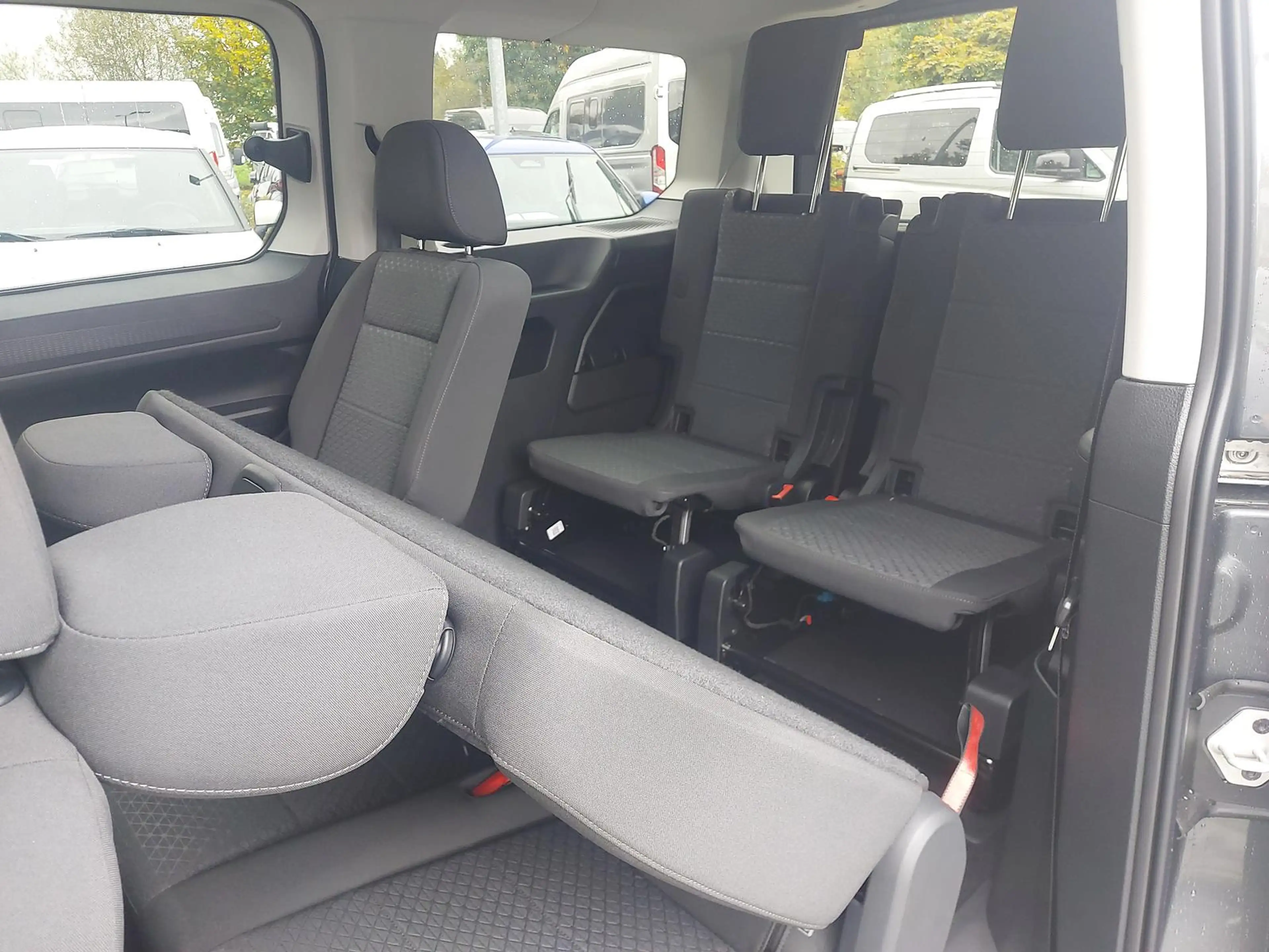 Ford Grand Tourneo 1.5 EcoBoost Titanium 7 Sitz *Navi* Kamera* ACC* 5 — photo 10