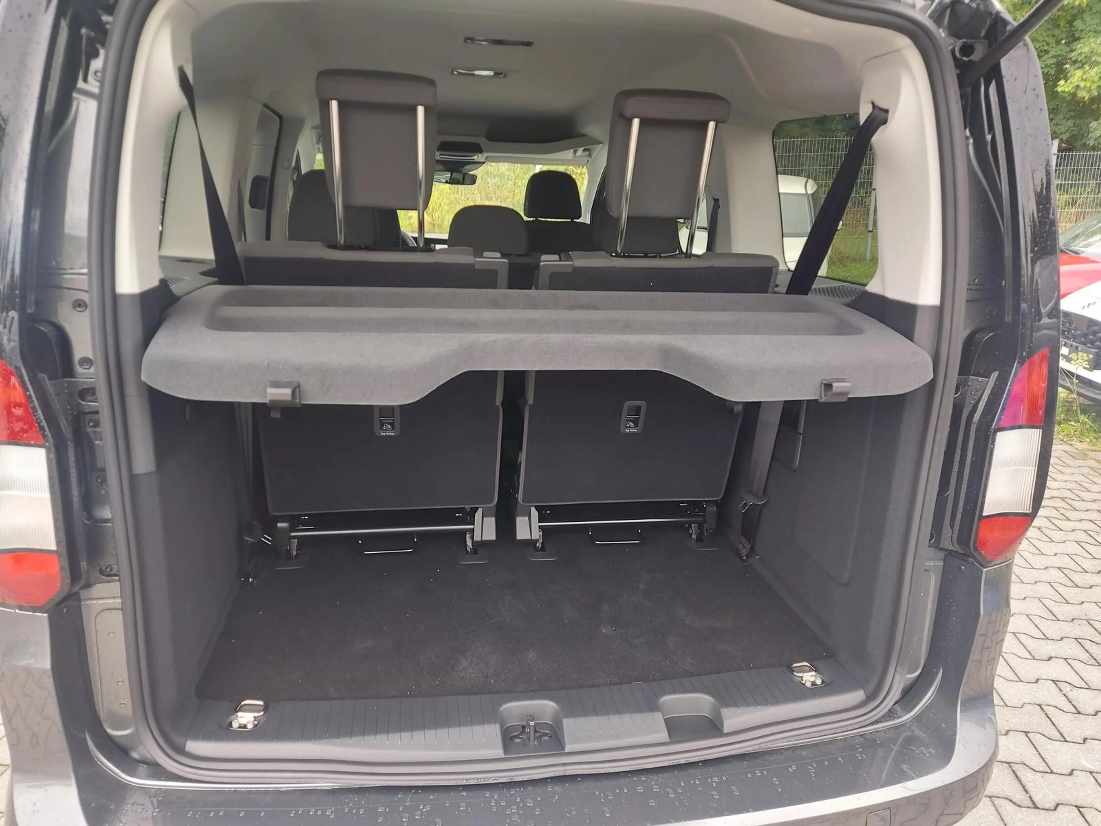 Ford Grand Tourneo 1.5 EcoBoost Titanium 7 Sitz *Navi* Kamera* ACC* 5 — photo 9