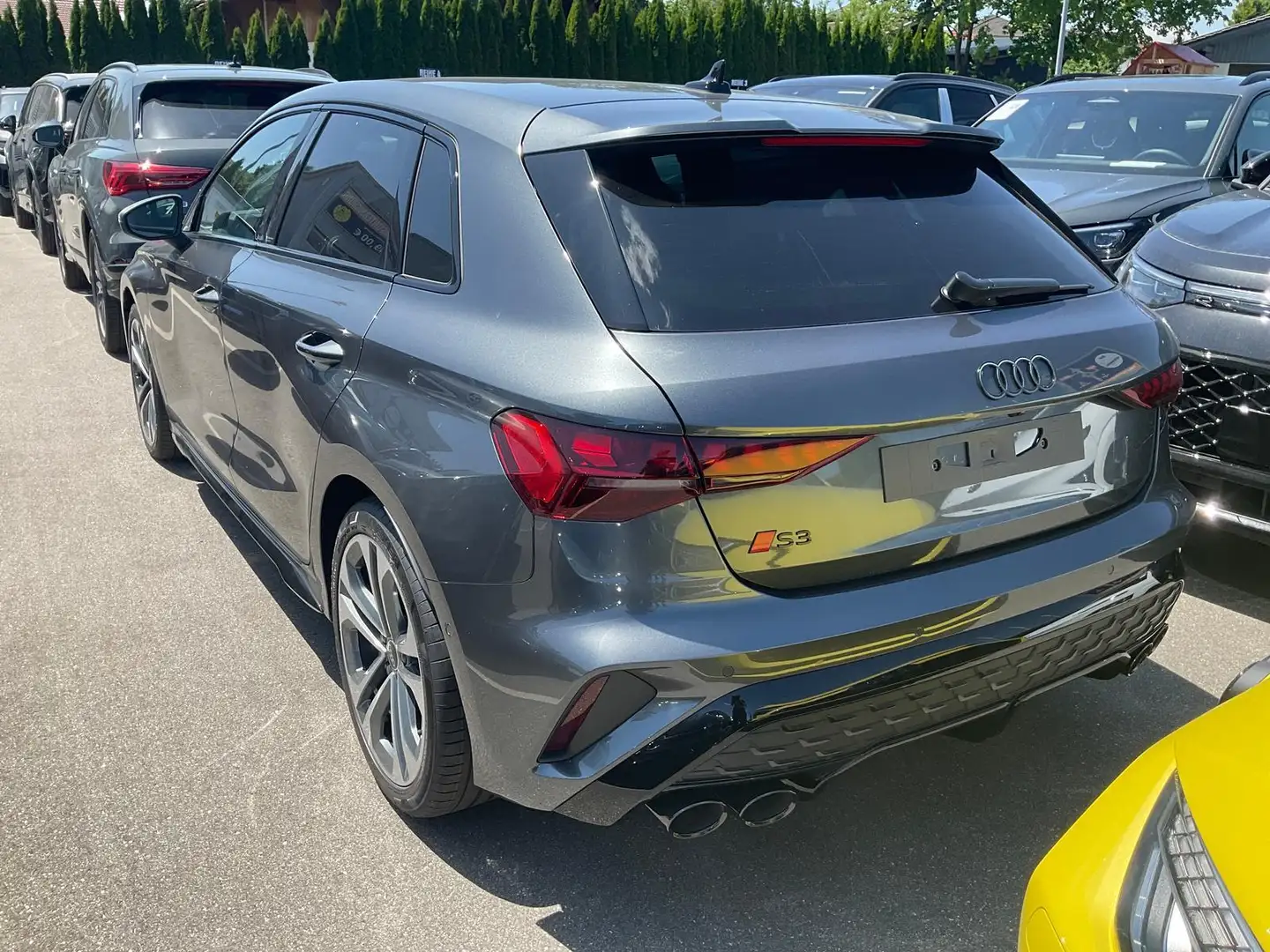 Audi S3 2.0 TFSI quattro Sportback quattro, Matrix, Opt... Grau - 2