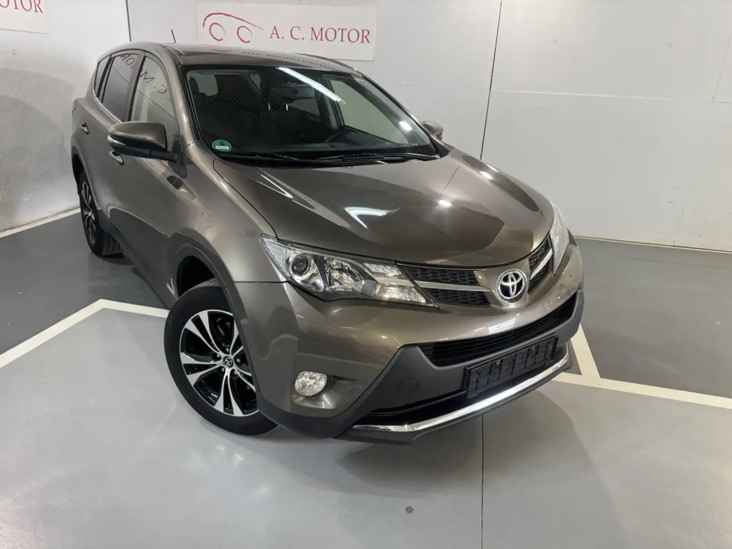 Toyota RAV 4 150D Advance AWD AutoDrive Brun - 1