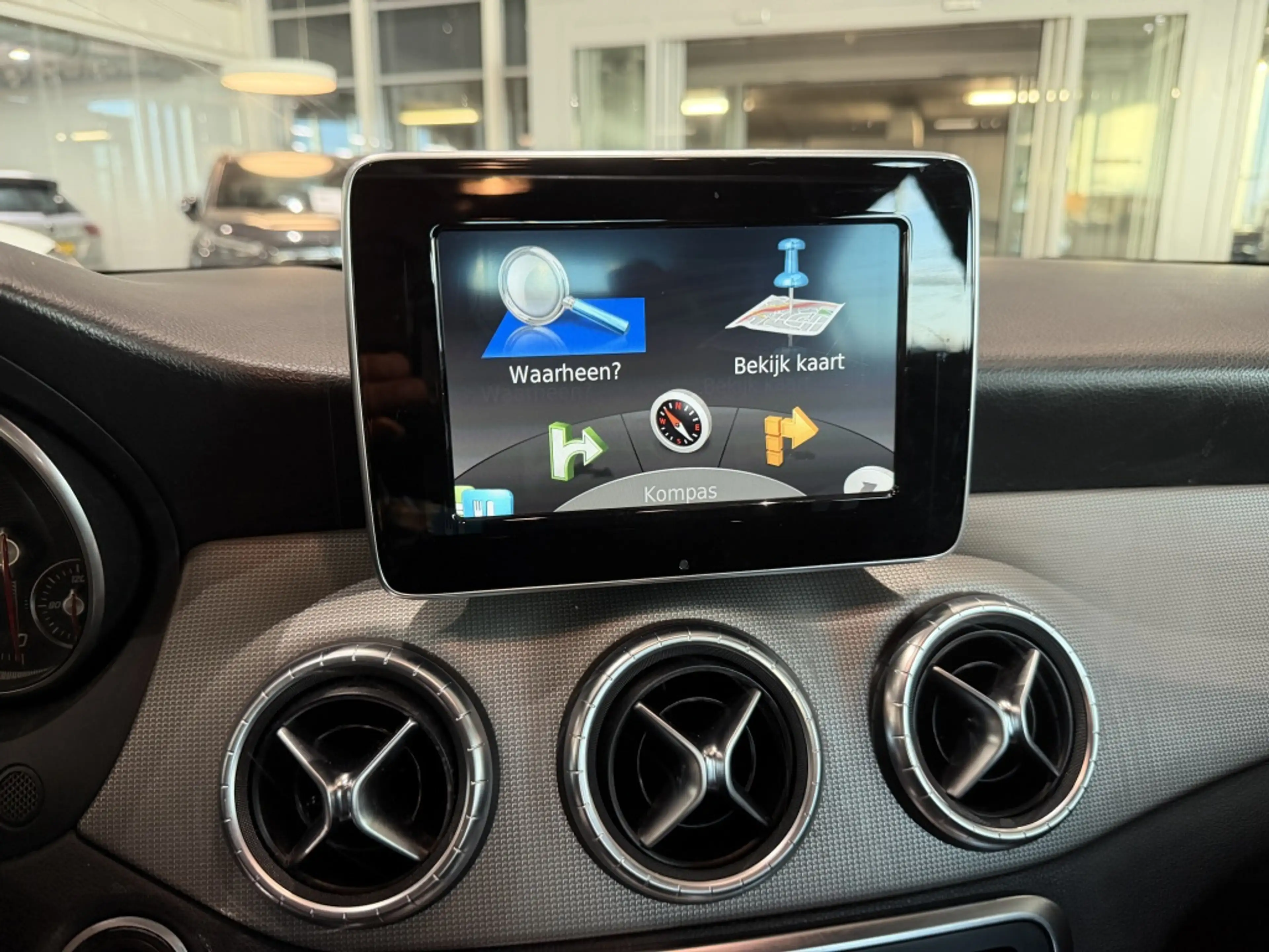 Mercedes-Benz CLA 180 Lease Edition — photo 8