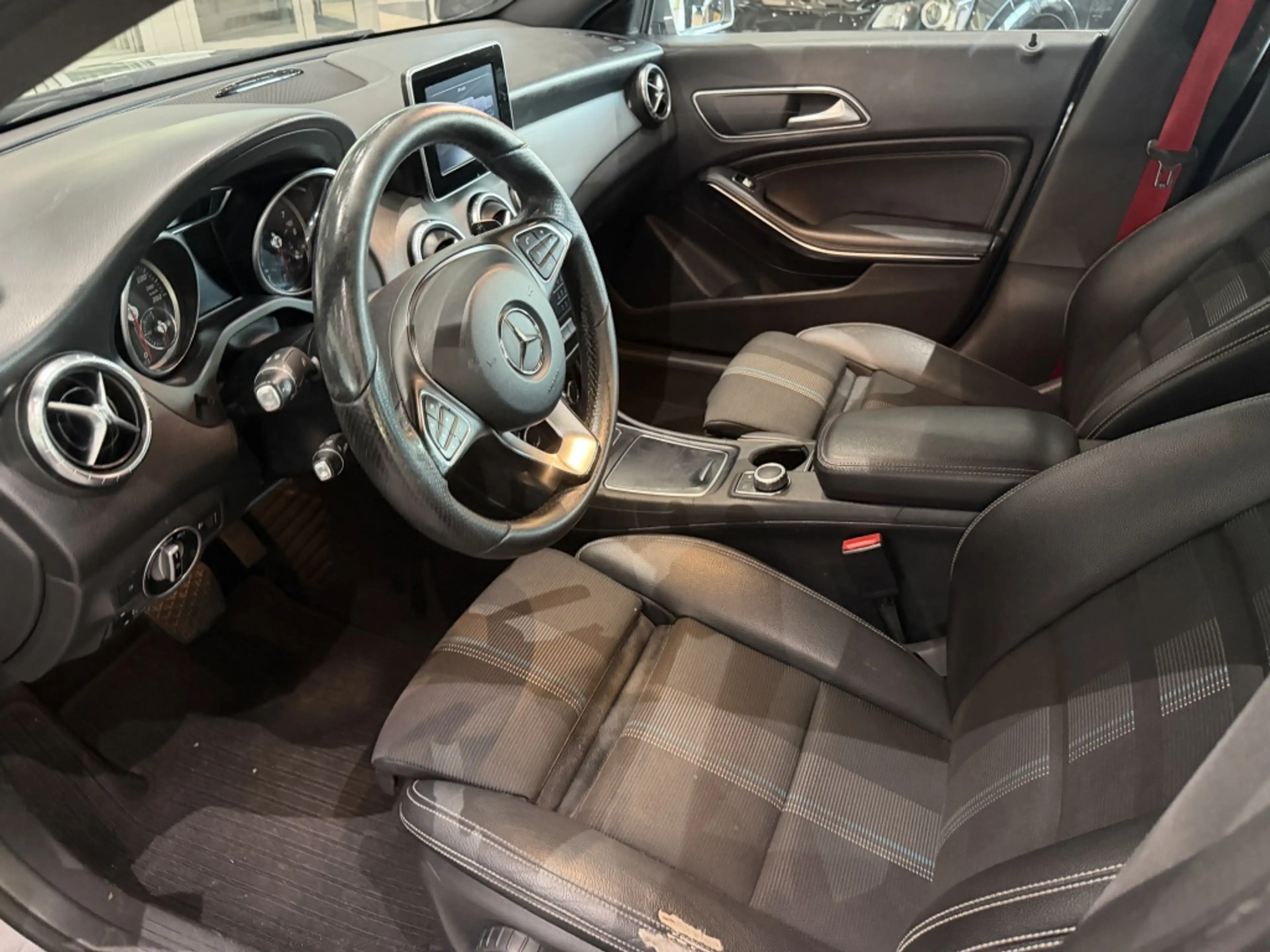 Mercedes-Benz CLA 180 Lease Edition — photo 5