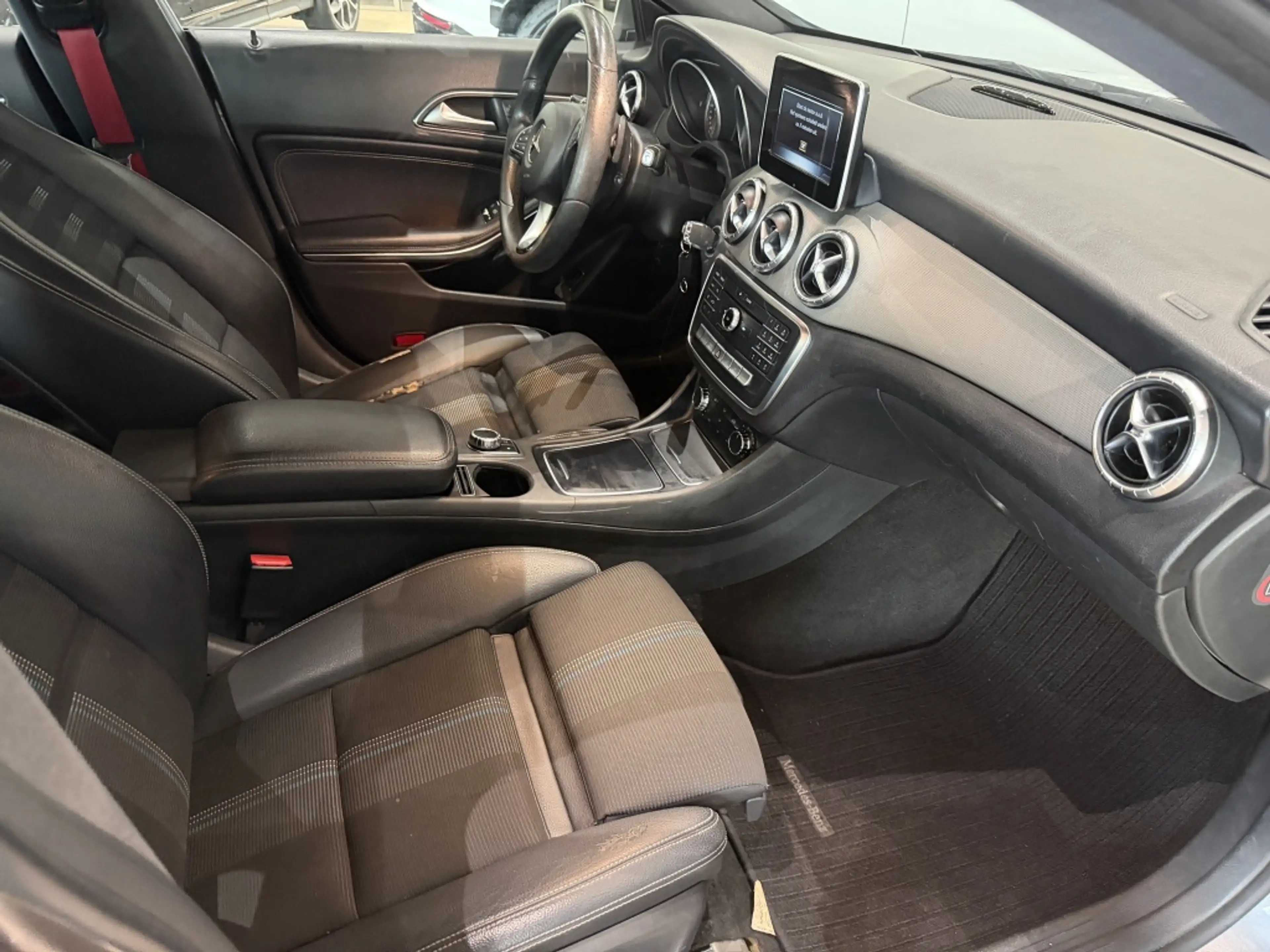Mercedes-Benz CLA 180 Lease Edition — photo 6