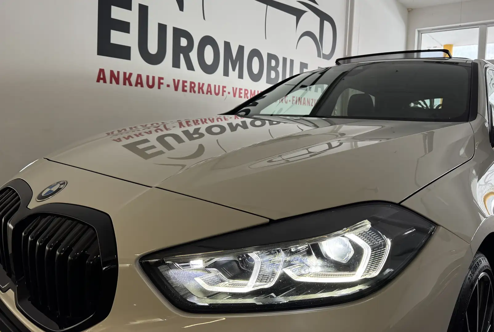 BMW 118 118 i M SPORT *Vollausstattung*PANO*RFK*HU*LED*B&O Weiß - 2