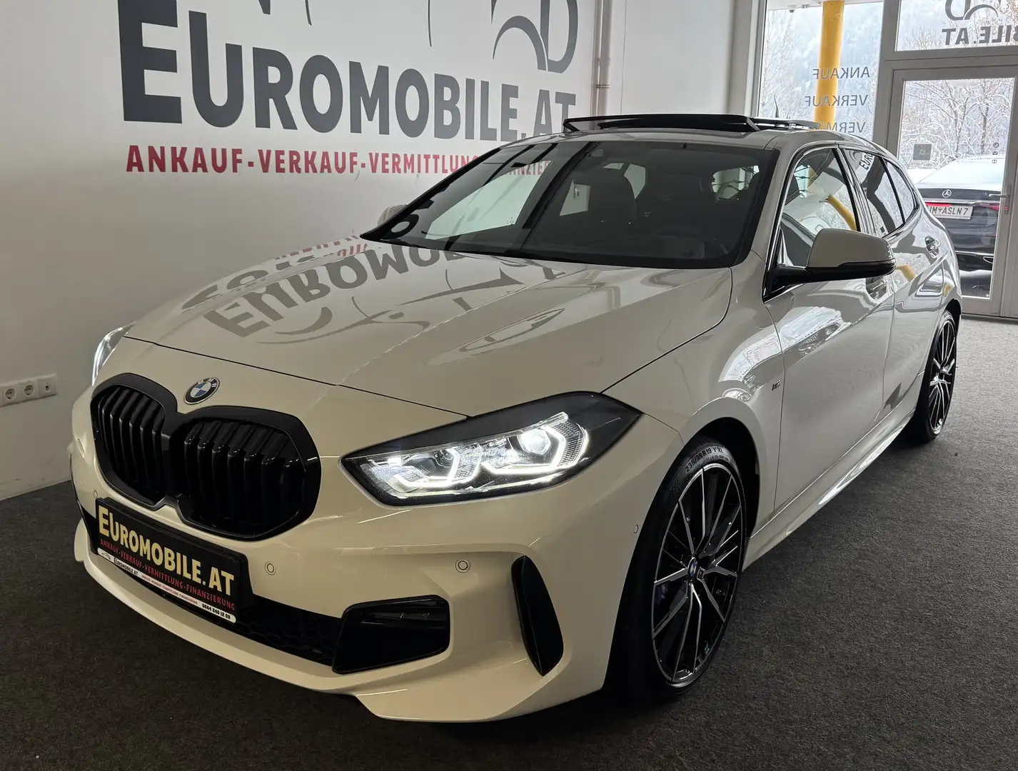 BMW 118 118 i M SPORT *Vollausstattung*PANO*RFK*HU*LED*B&O Weiß - 1