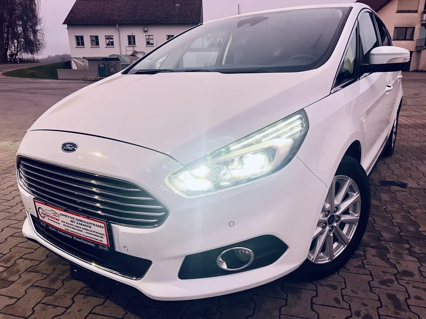 Ford S-Max Titanium, KD+Zahnriemen neu, TÜV Neu,7sitzer, AHK Wit - 1