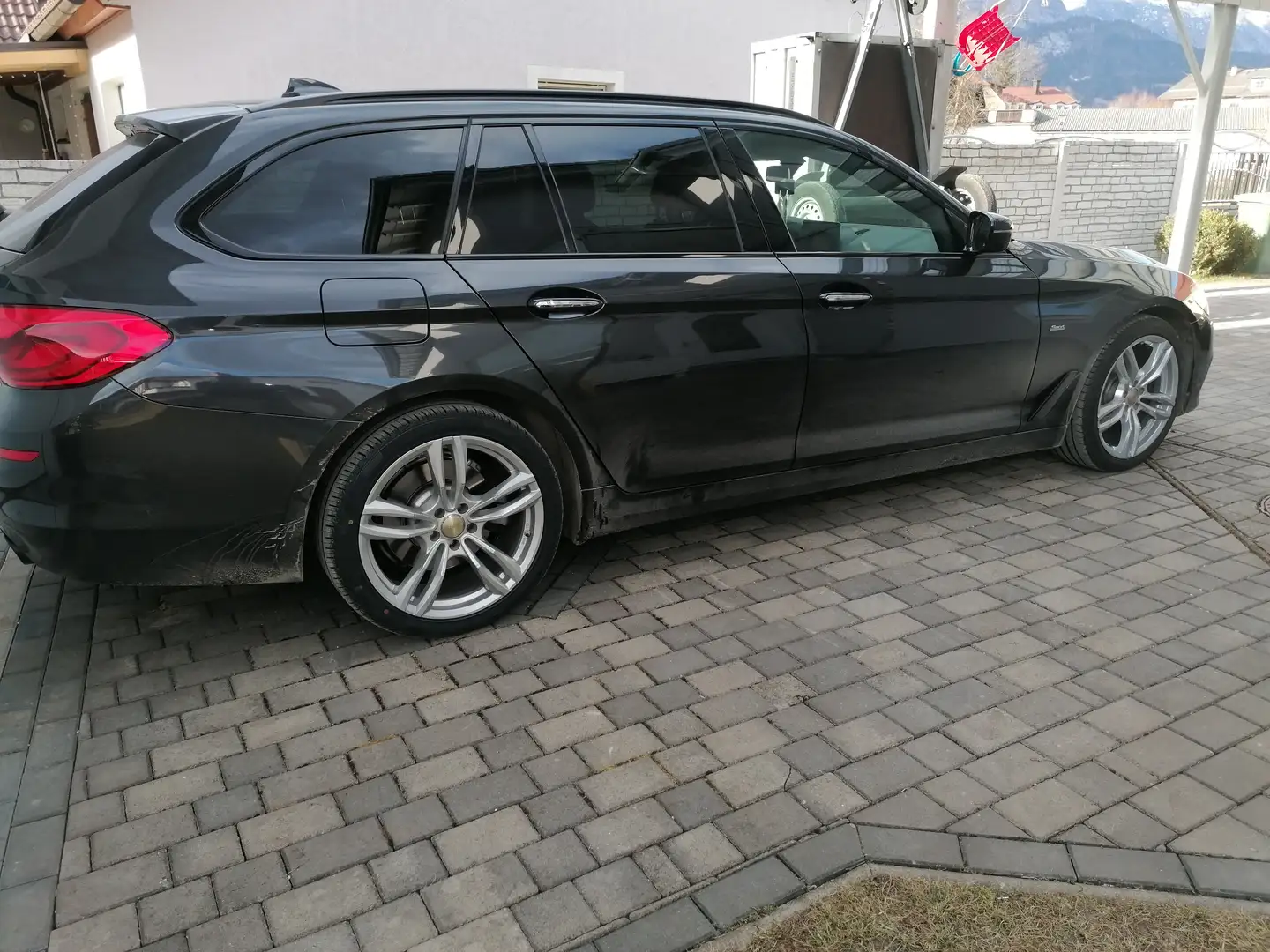 BMW 520 520d xDrive Touring Aut. Grau - 1