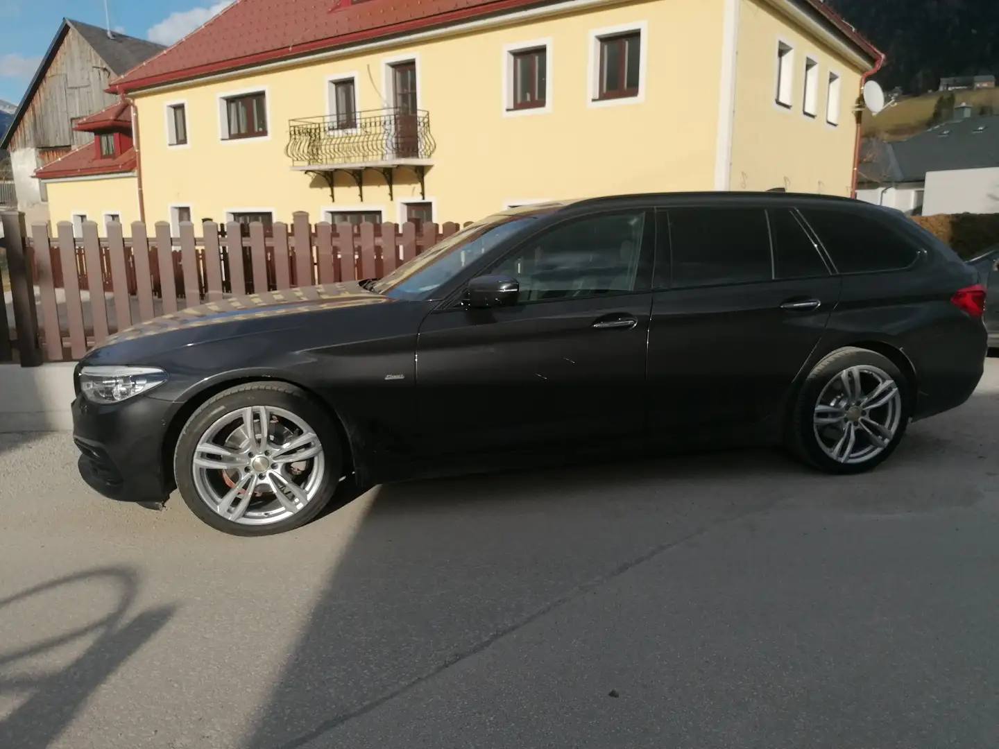 BMW 520 520d xDrive Touring Aut. Grau - 2