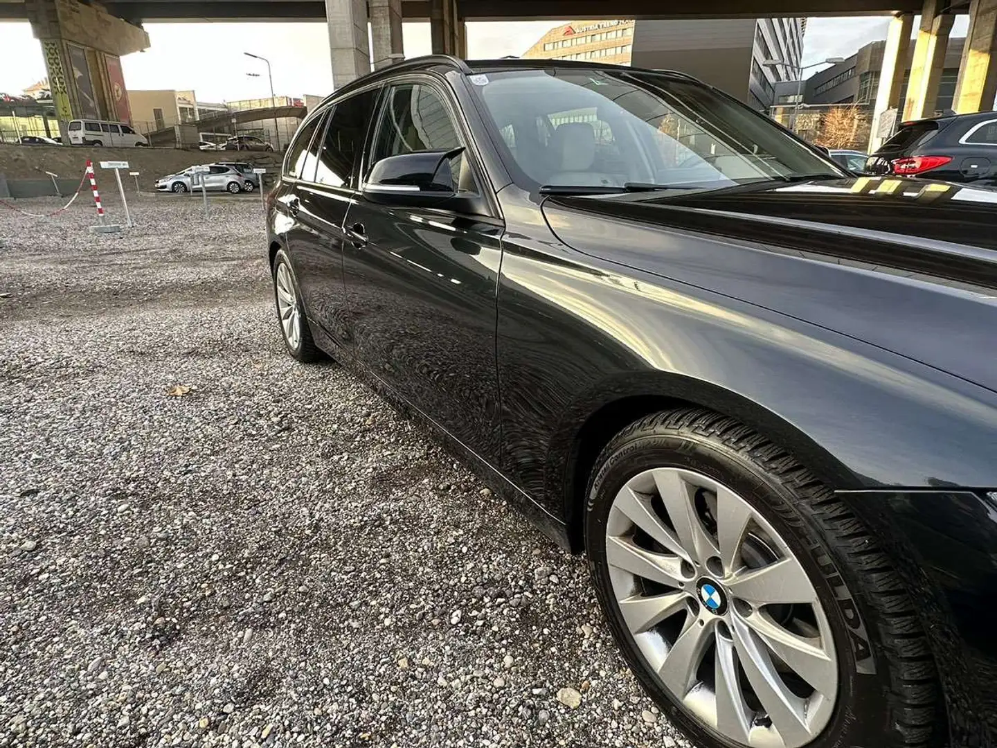 BMW 330 330d Touring Österreich-Paket Aut. Österreich-Paket Schwarz - 2